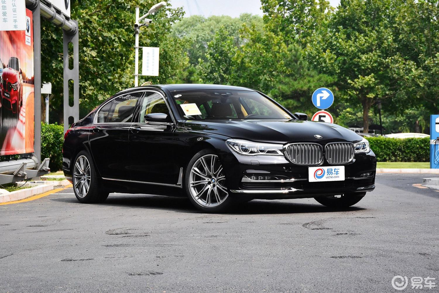 【宝马7系2018款740li xdrive 尊享版 卓越套装侧前45度车头向右水平