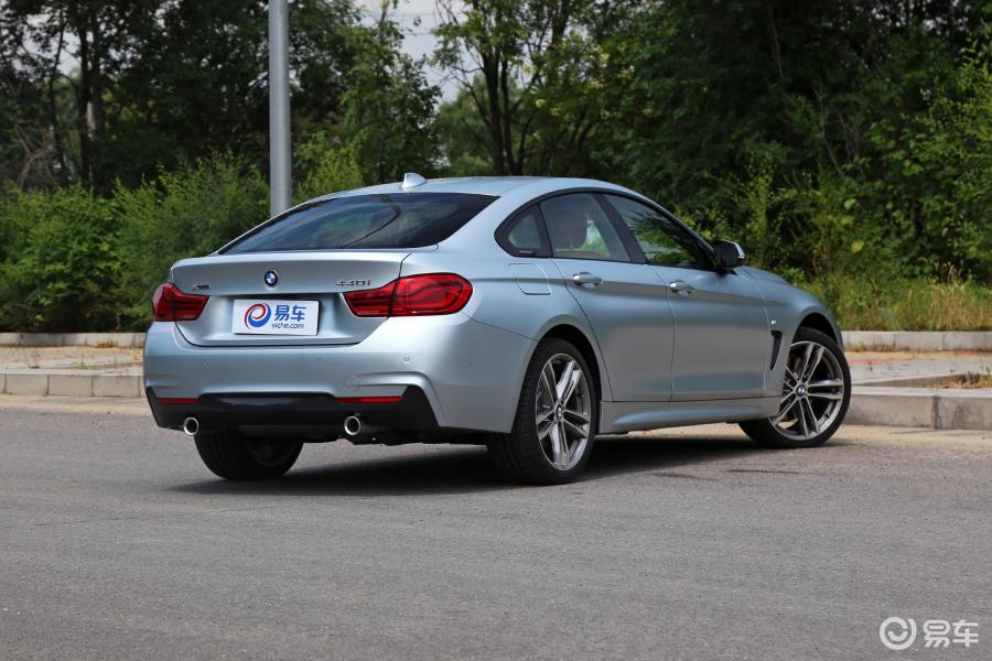 【宝马4系2017款四门轿跑 440i xdrive m运动套装侧后45度车头向右