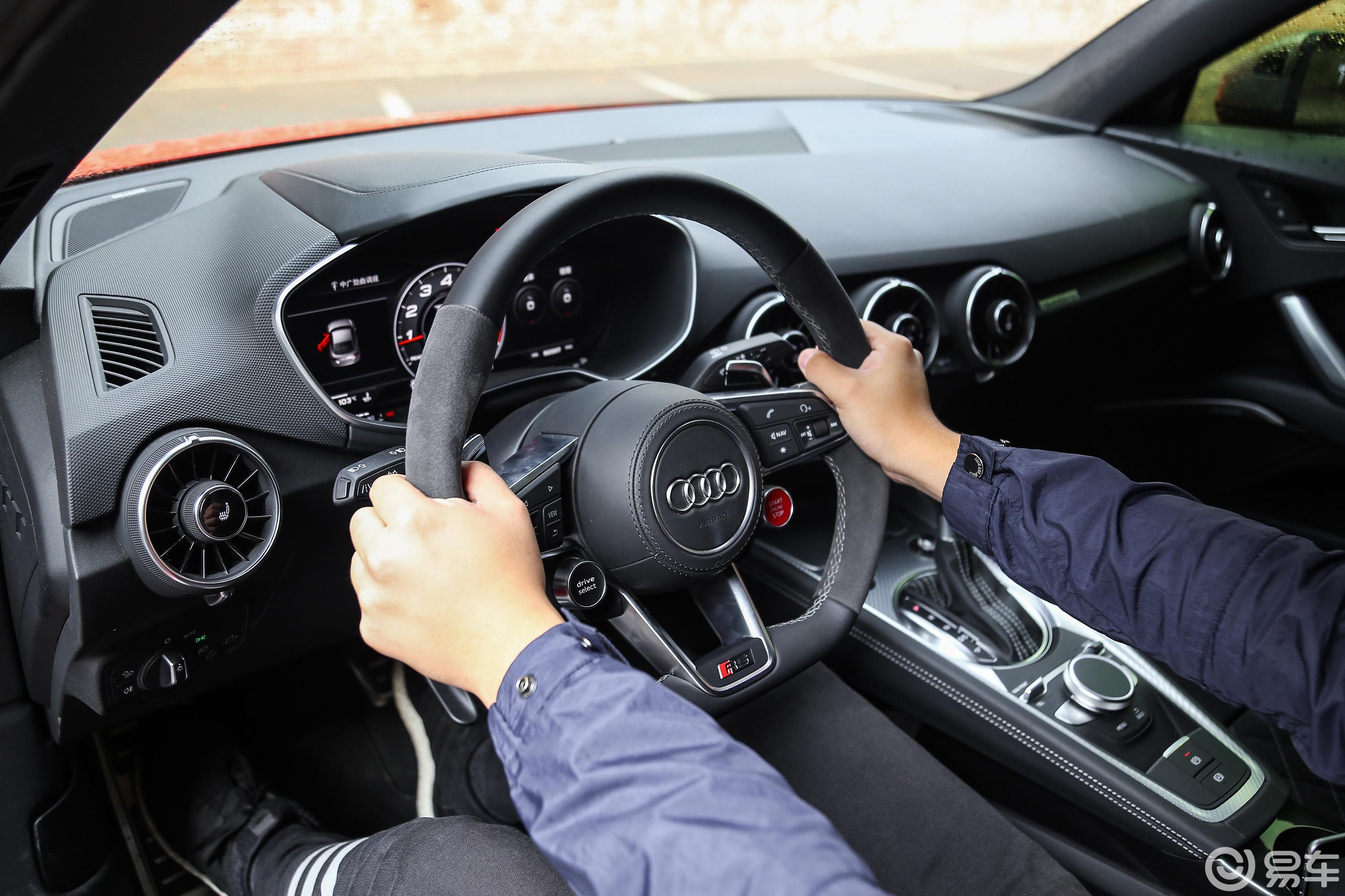 【奥迪tt rs2017款2.5t coupe内饰汽车图片-汽车图片大全】-易车