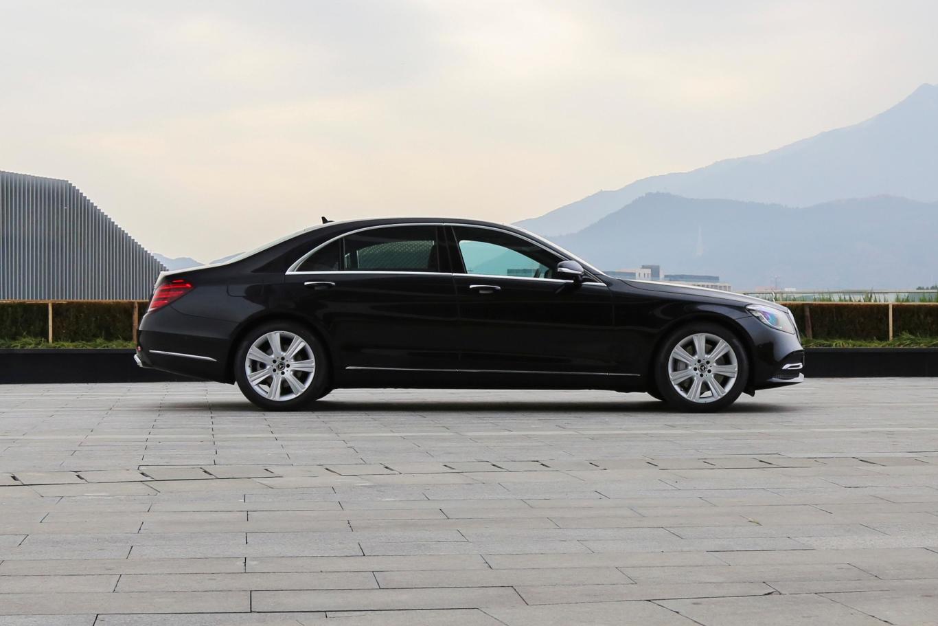 奔驰s级s 450 l正侧车头向右水平