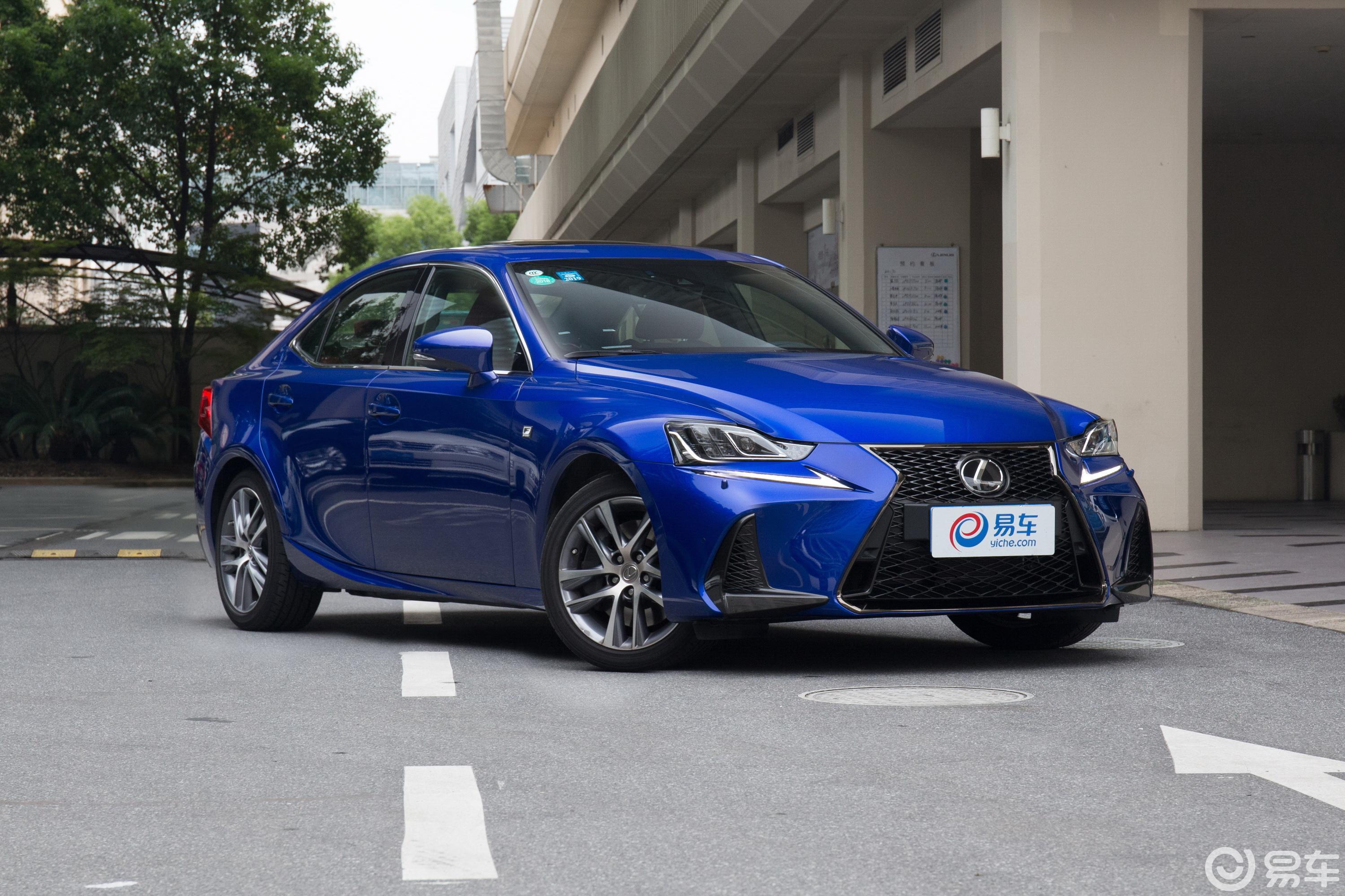 【雷克萨斯is2017款300 f sport侧前45度车头向右水平汽车图片-汽车