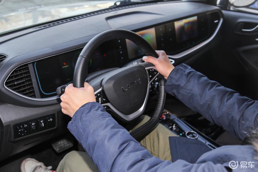 【lite2017款引力版内饰汽车图片-汽车图片大全】-易车网