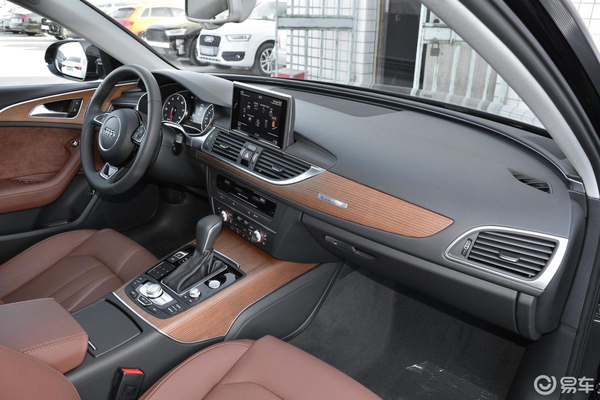 【奥迪a6l2018款30周年纪念版 45 tfsi quattro 豪华版内饰全景副驾驶