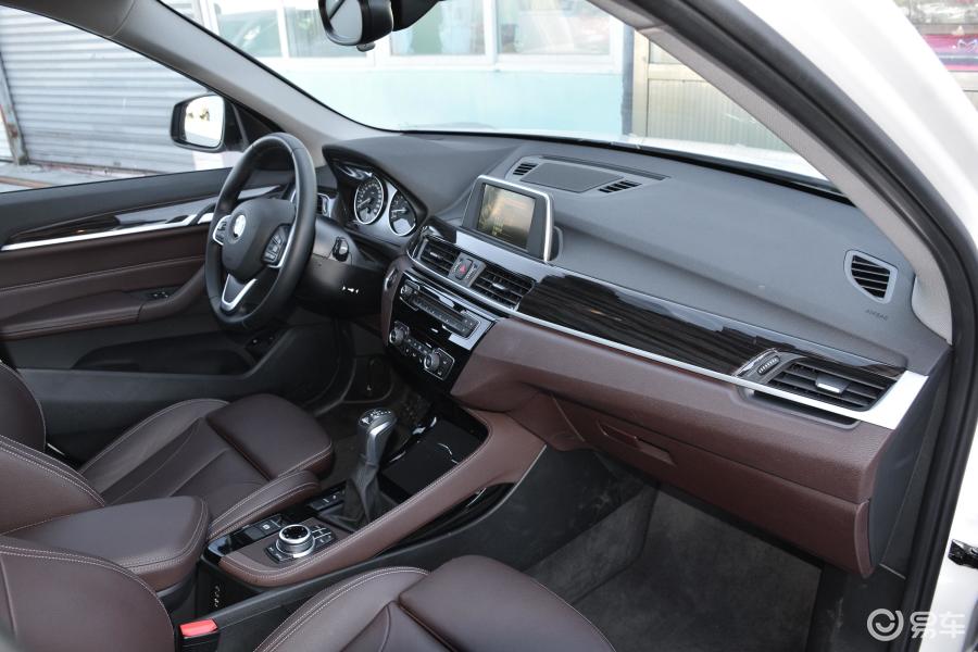 【宝马x1 插电混动2018款xdrive25le 豪华版内饰全景副驾驶员方向汽车