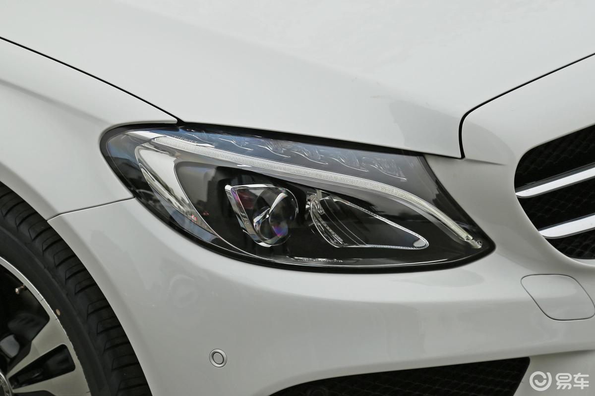 【奔驰c级2018款c 200 运动版大灯侧45度俯拍汽车图片-汽车图片大全】