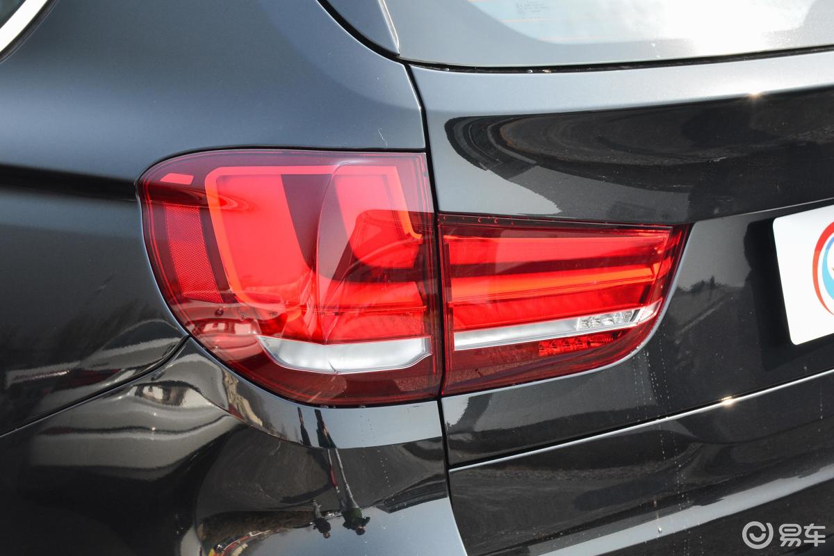 【宝马x52018款xdrive35i 典雅版尾灯侧45度俯拍汽车图片-汽车图片