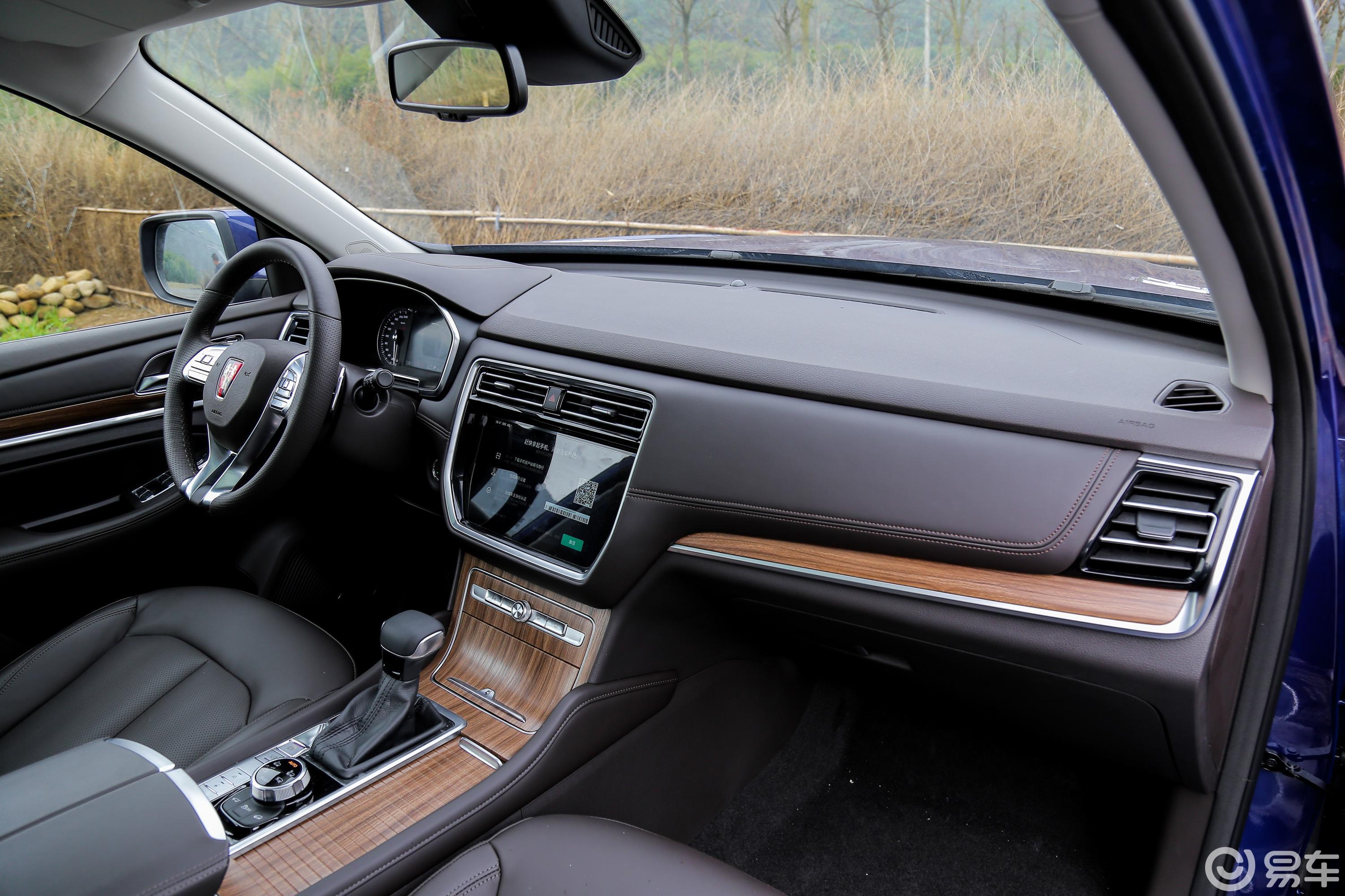 【荣威rx82018款30t 四驱 智联网至尊版内饰全景副驾驶员方向汽车图片
