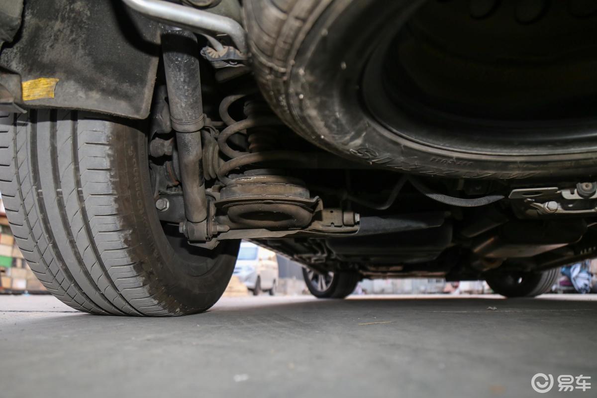 【奔驰v级2017款v 260 l 尊贵加长版侧后45度车头向左水平汽车图片