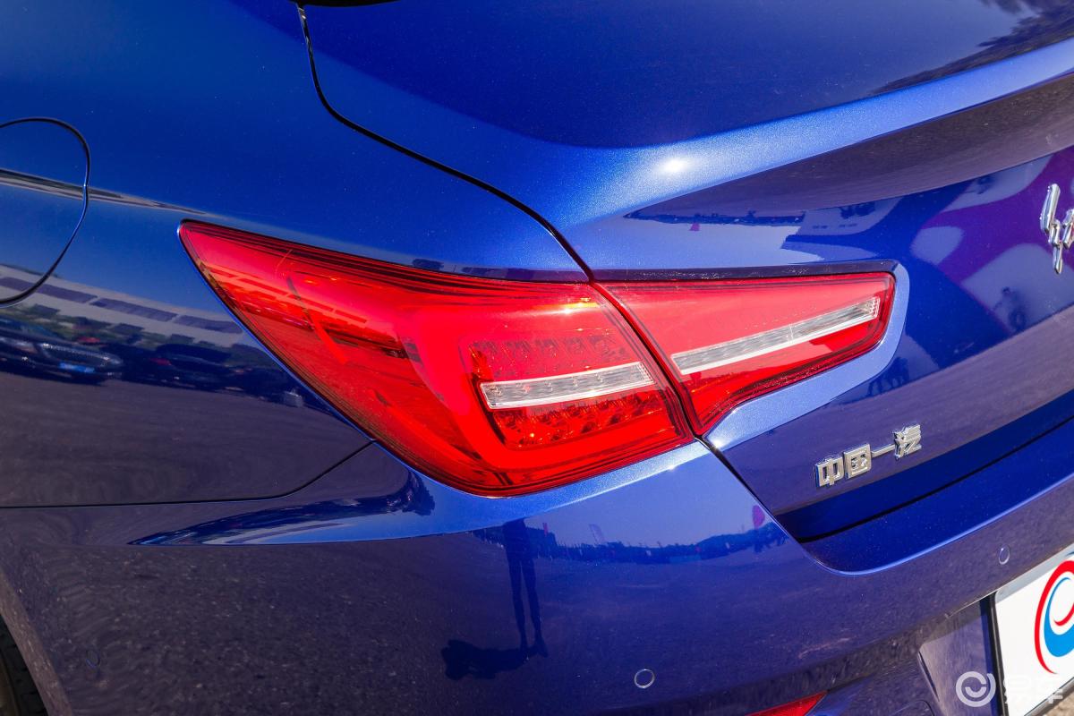 8t 智联御动版尾灯侧45度俯拍汽车图片-汽车图片大全】-易车