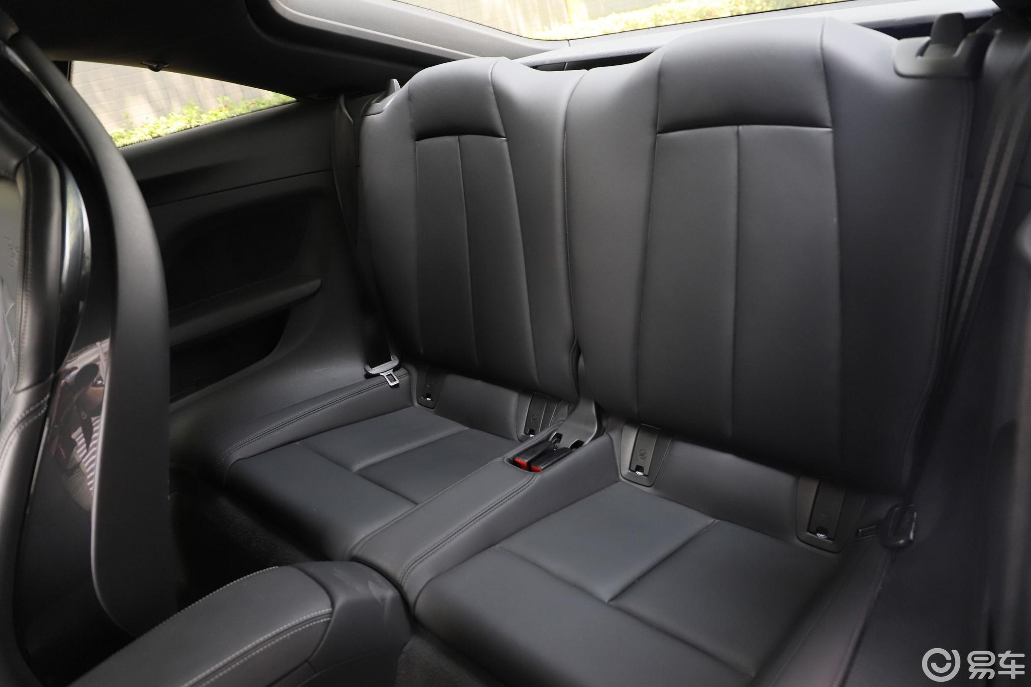 【奥迪tt rs2017款2.5t coupe后排座椅汽车图片-汽车图片大全】-易车