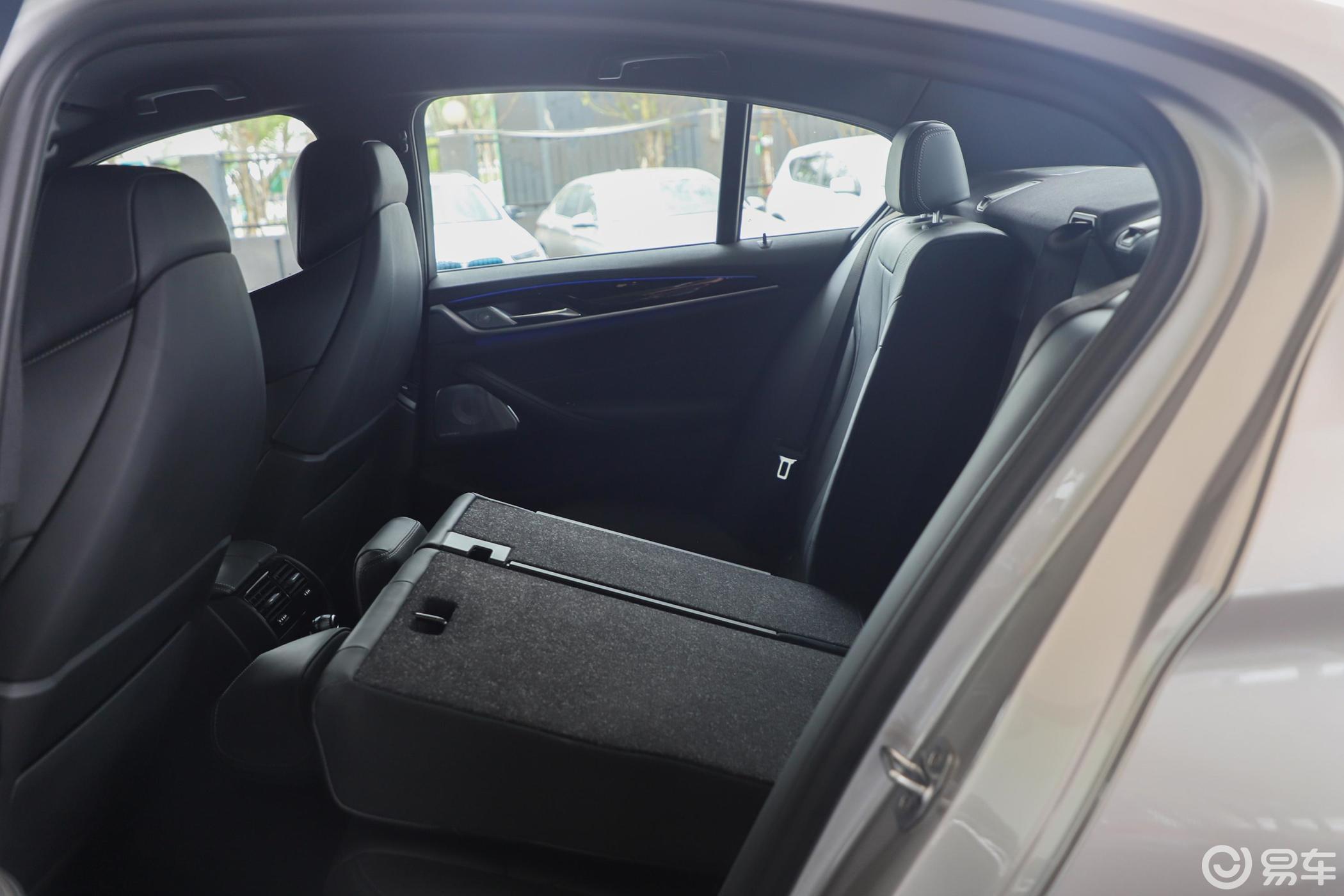 【宝马m52018款m5空间汽车图片-汽车图片大全】-易车