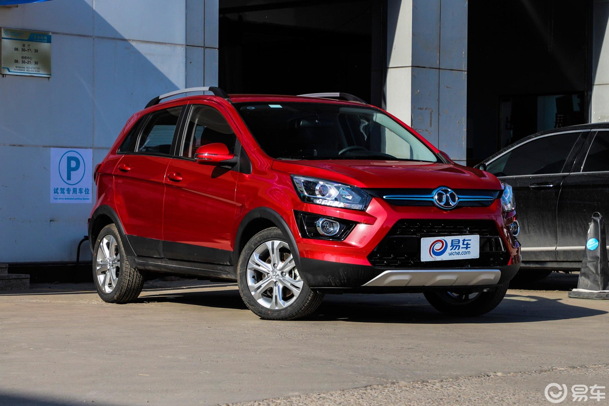 【北汽新能源ex2018款ex360 新尚版侧前45度车头向右水平汽车图片