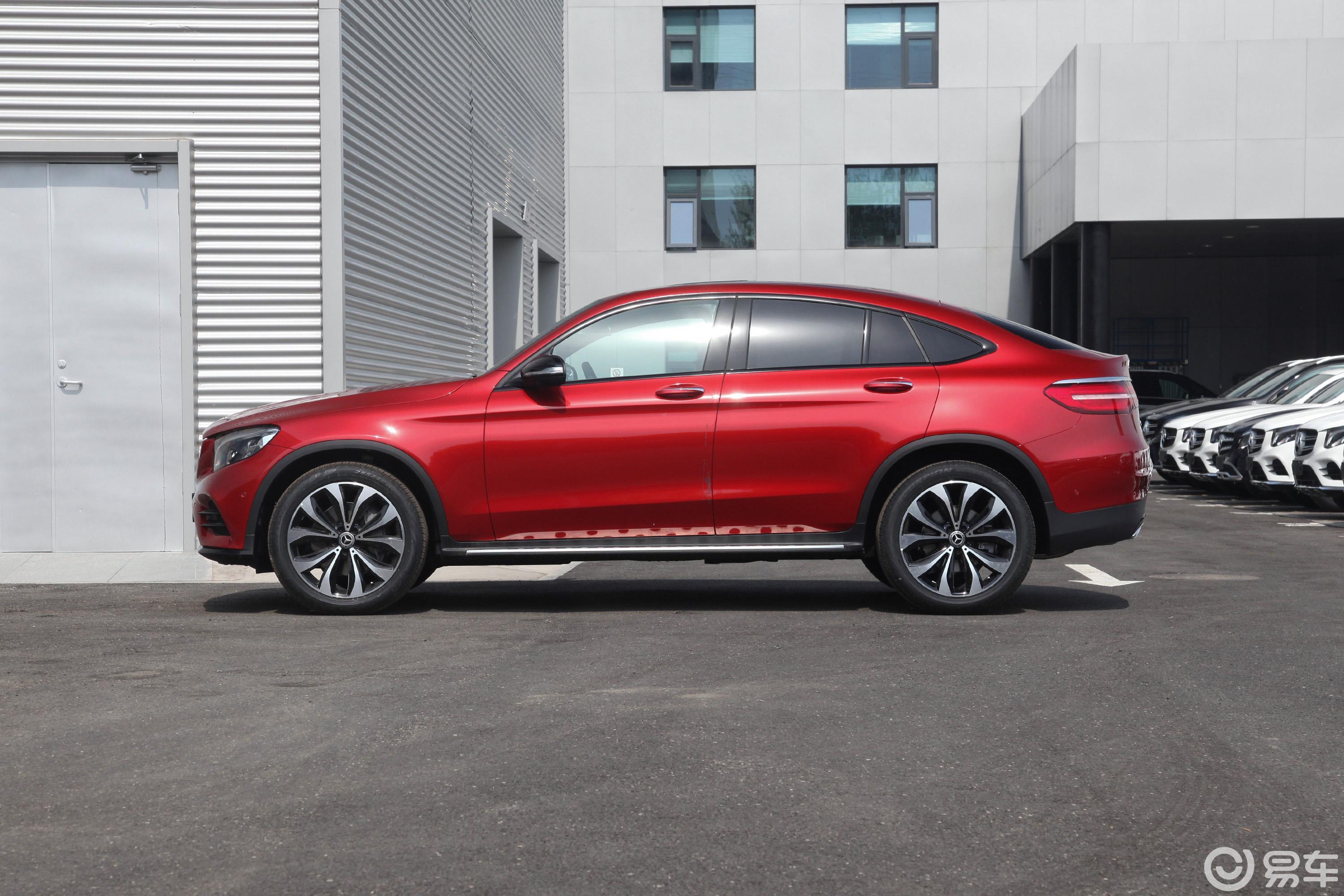 【奔驰glc级2018款glc 300 4matic 轿跑suv正侧车头向左水平汽车图片