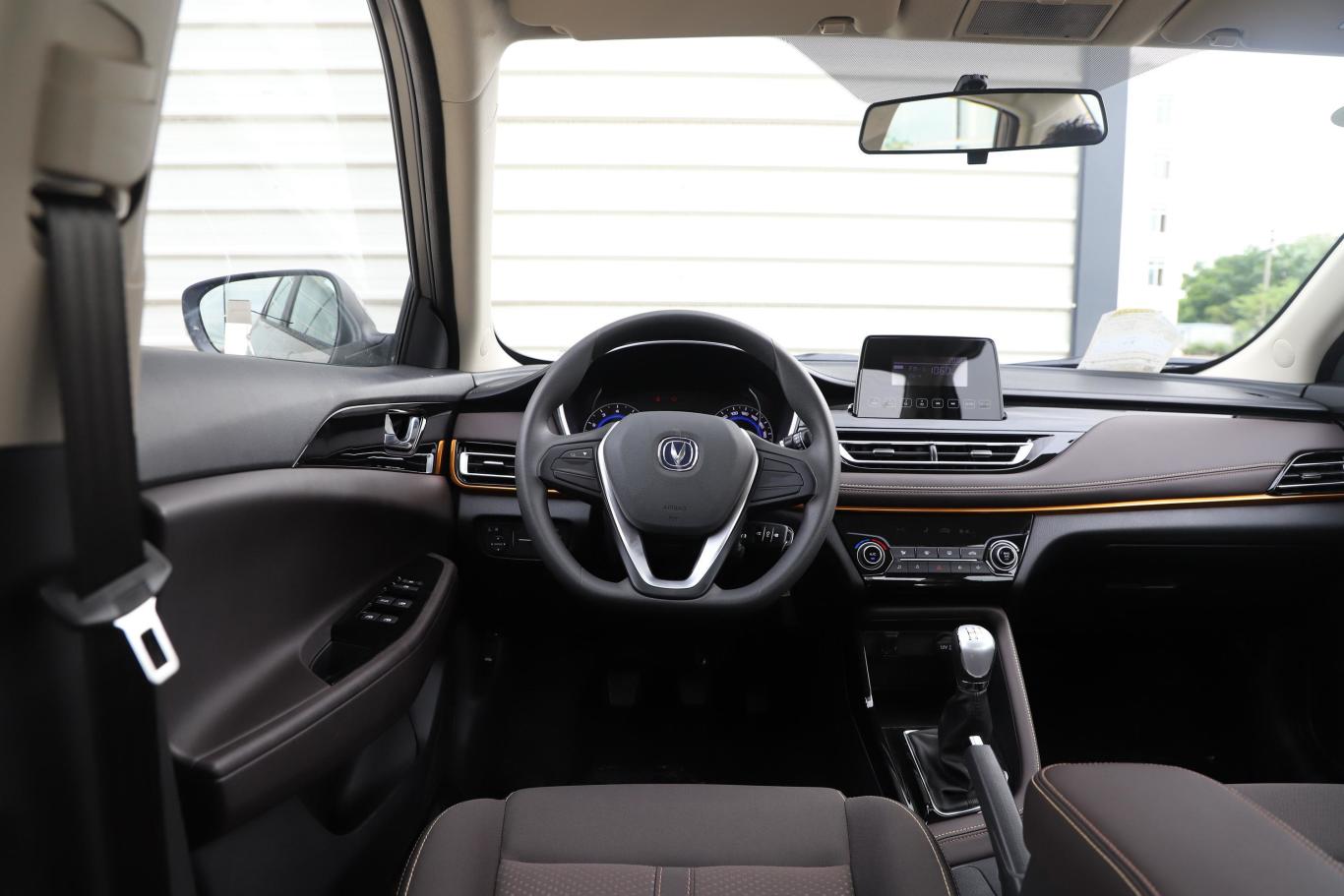 逸动dt1.6l 手动 安享版驾驶位区域