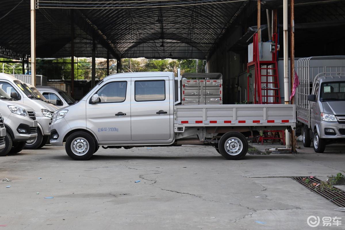 长安跨越  新豹t3  2018款  2018款  栏板1.5l 双排货箱2520  栏板1.