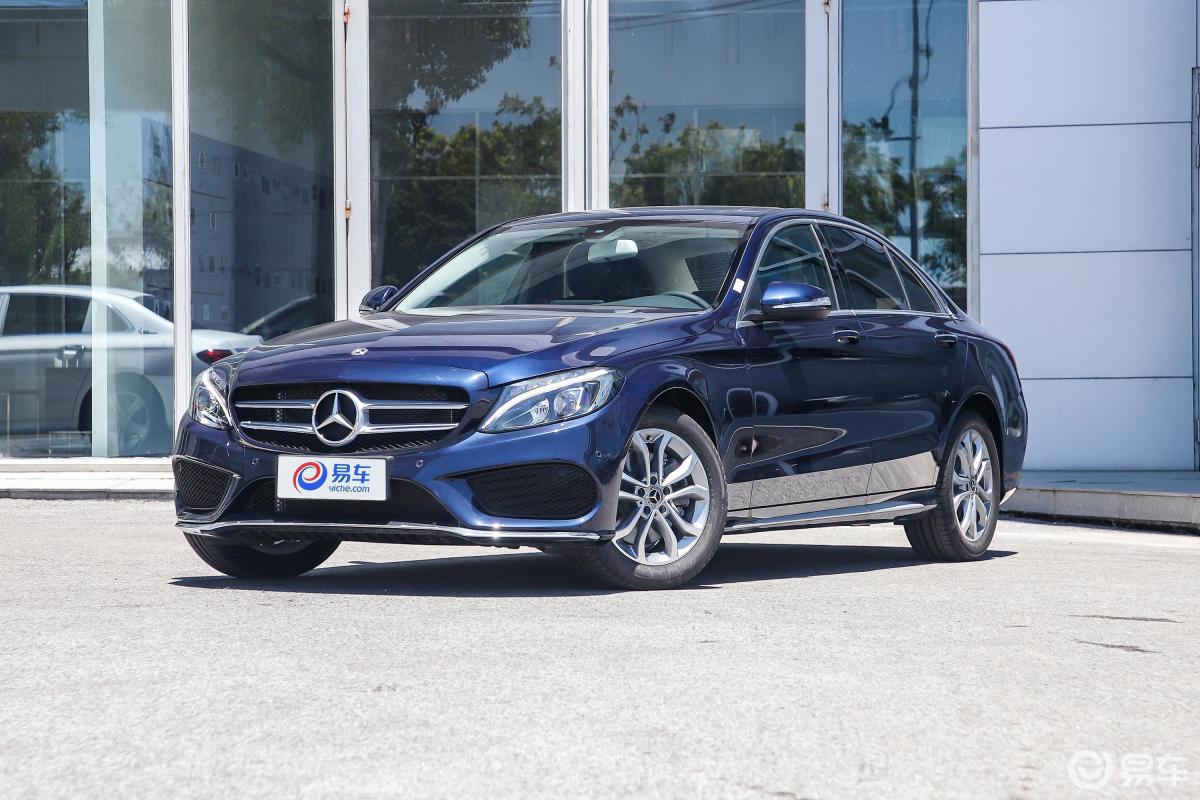 【奔驰c级2018款c 180 l 时尚版 运动轿车侧前45度车头向左水平汽车