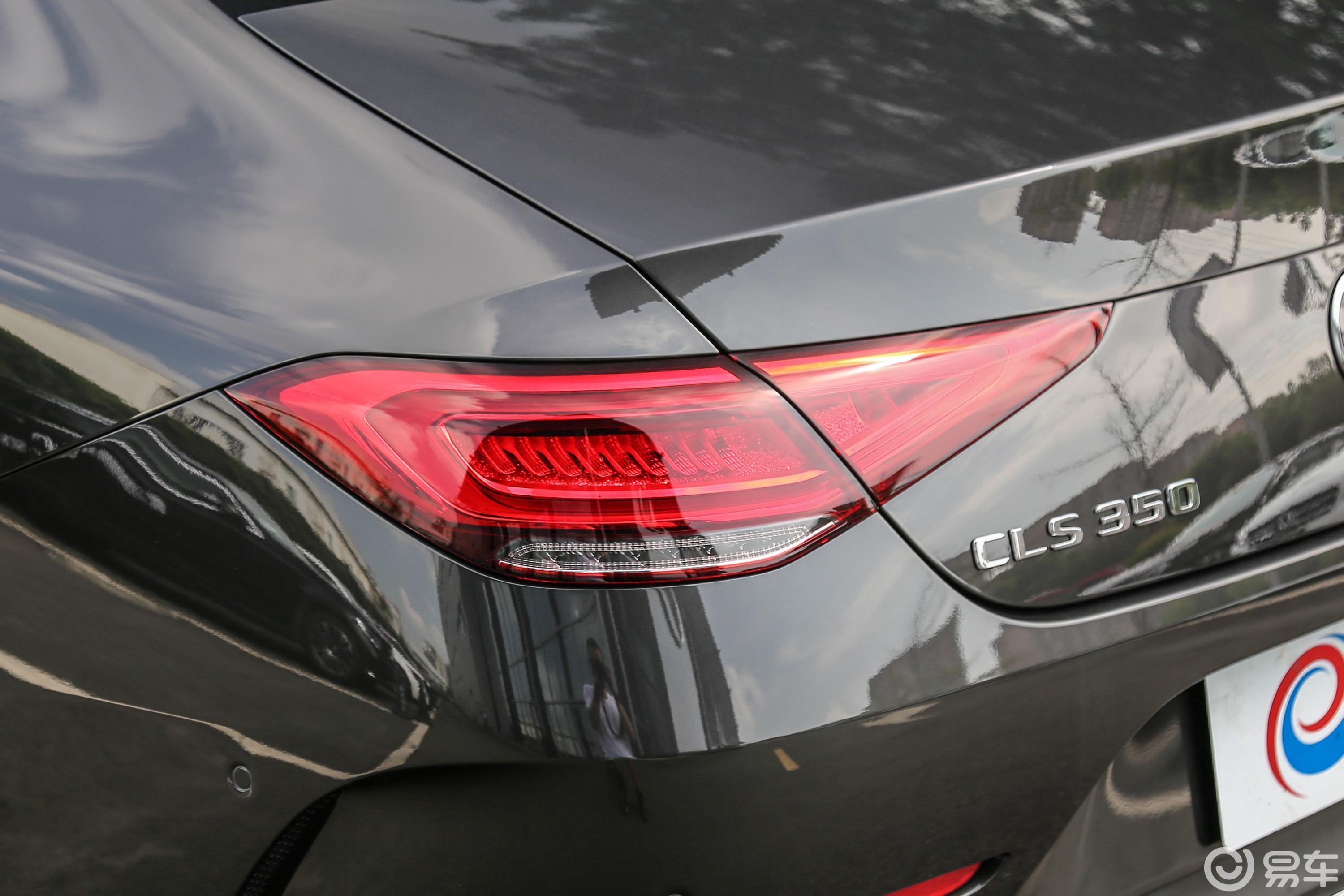 【奔驰cls级2018款cls 350 4matic 先型特别版尾灯侧45度俯拍汽车图片