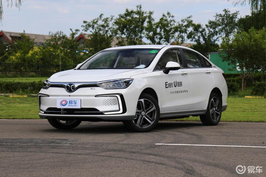 【北汽新能源eu系列2018款eu5 r500 智尚版侧前45度车头向左水平汽车