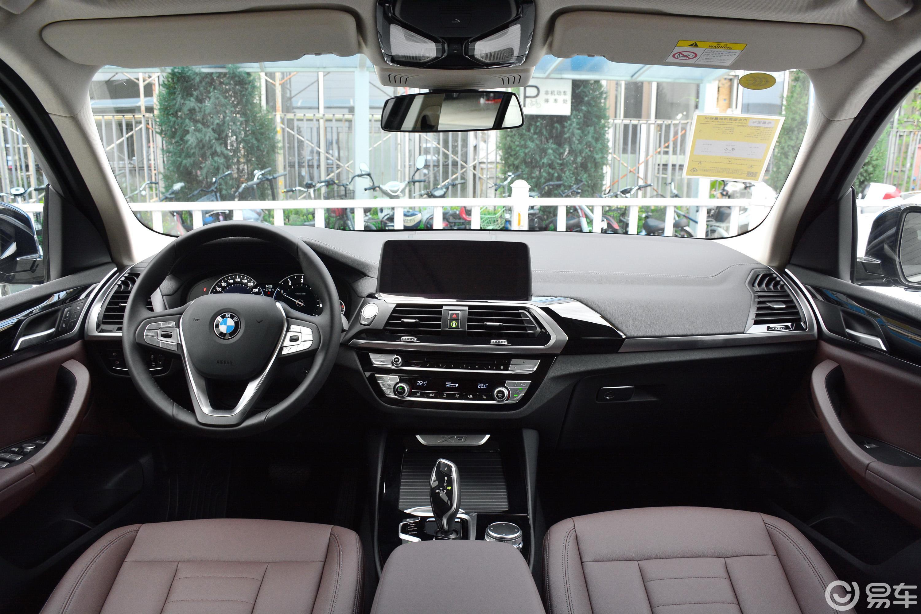 【宝马x32018款xdrive 25i 豪华套装 国v内饰全景正拍汽车图片-汽车