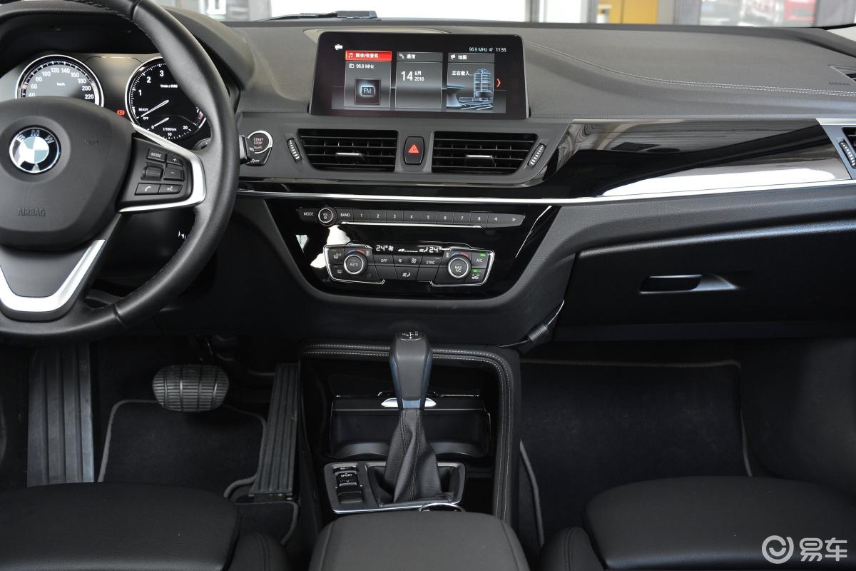 【宝马1系2018款118i 运动版中控台整体汽车图片-汽车图片大全】-易车