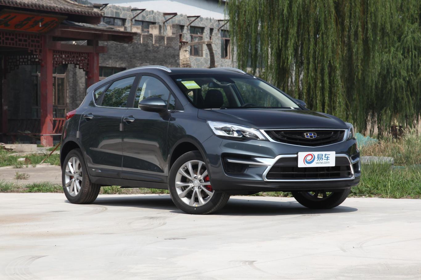 帝豪gs运动版 1.8l 双离合 领尚版侧前45度车头向右水平