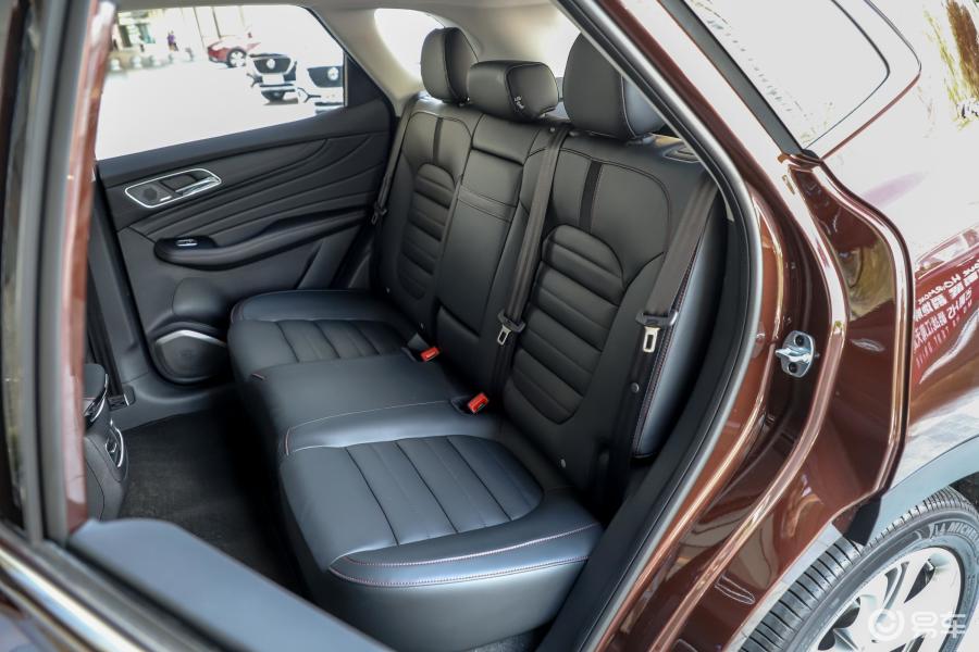 【名爵hs2018款30t 双离合 四驱 trophy 荷尔蒙超燃版后排座椅汽车