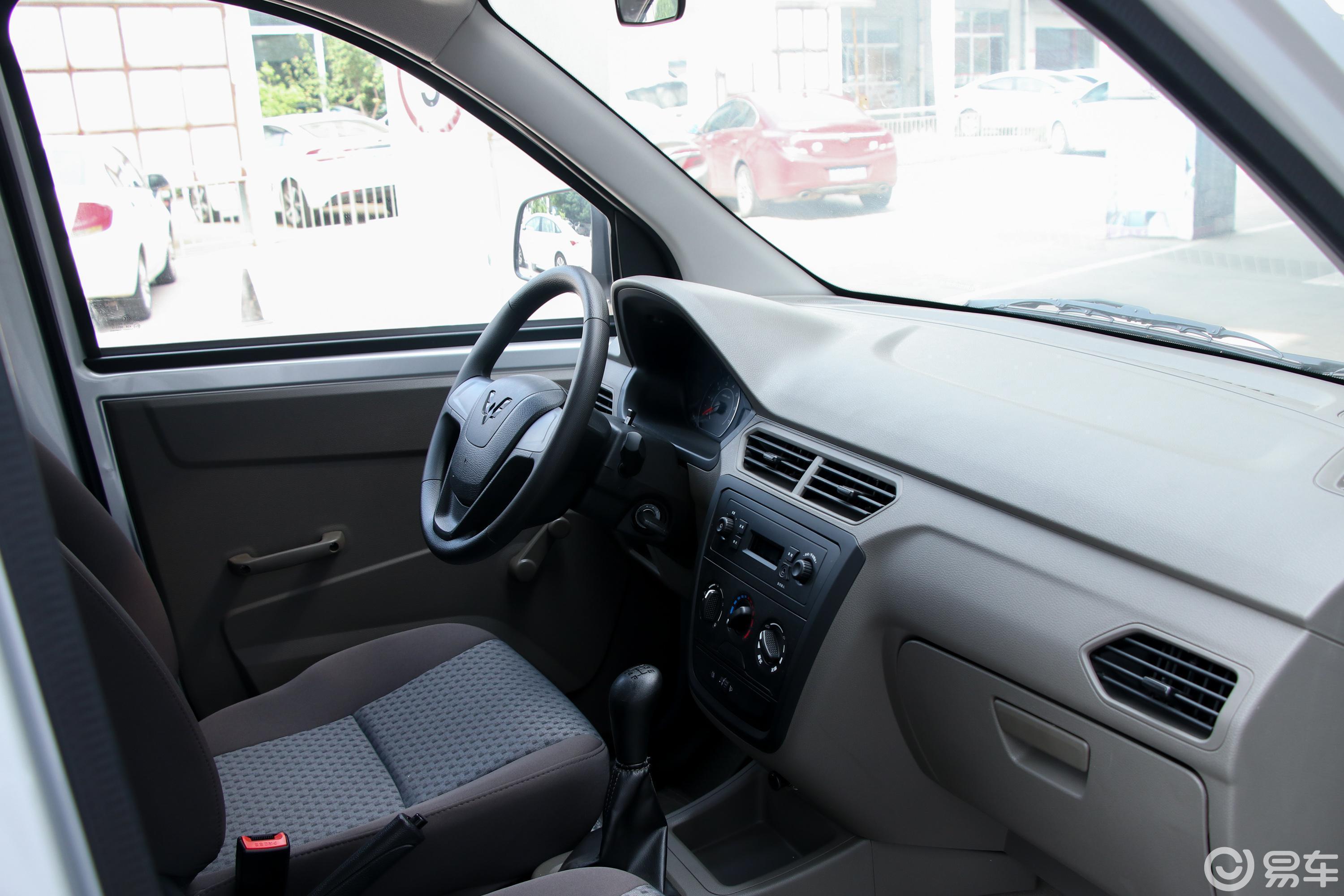 2l 手动 基本版内饰全景副驾驶员方向汽车图片-汽车图片大全】-易车