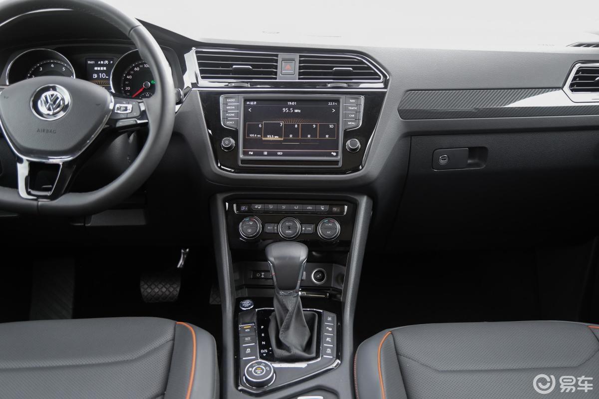 【途观l2018款380tsi 双离合 四驱 尊崇旗舰版中控台整体汽车图片