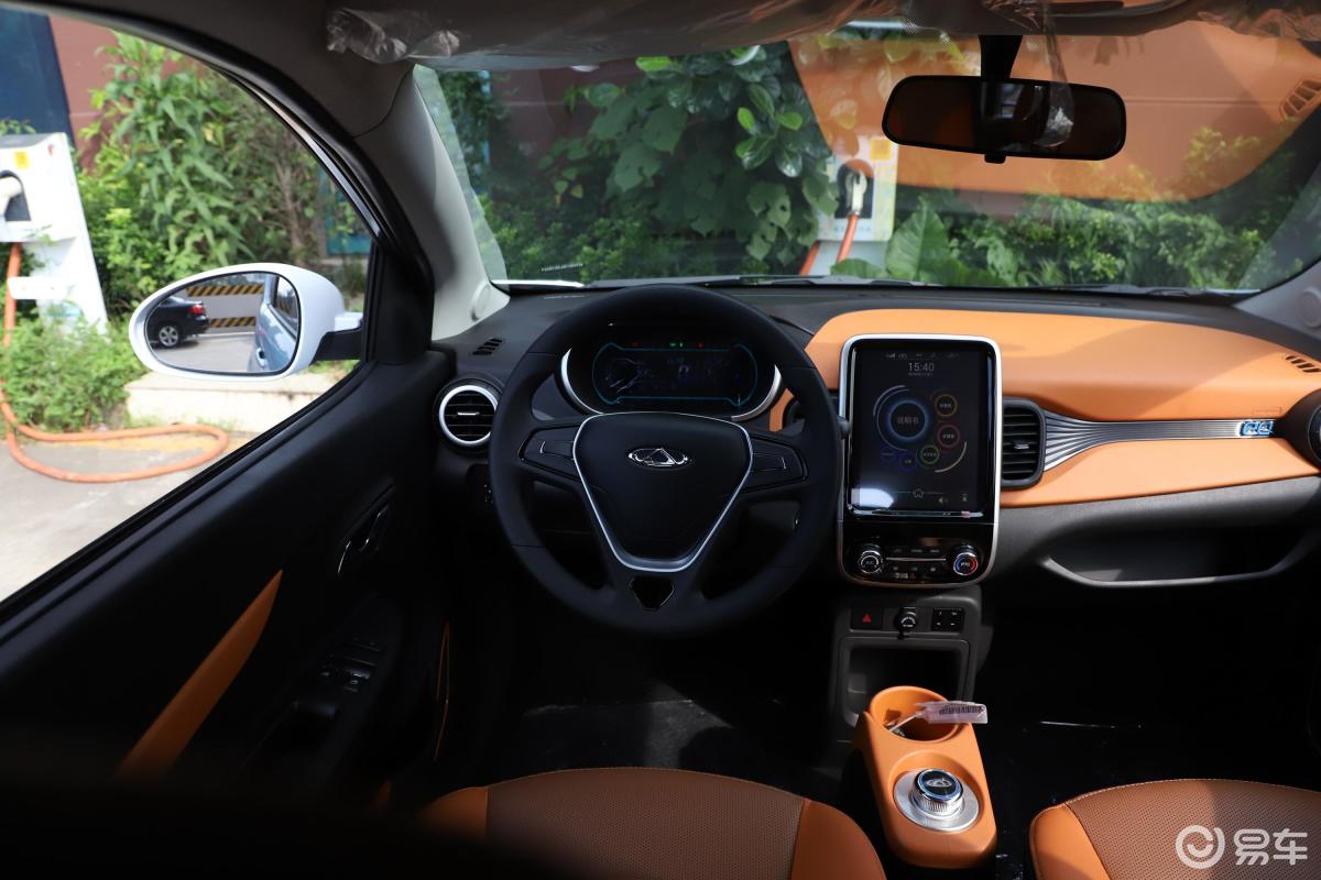 【奇瑞eq12018款小蚂蚁400 智享版 4座内饰全景副驾驶员方向汽车图片