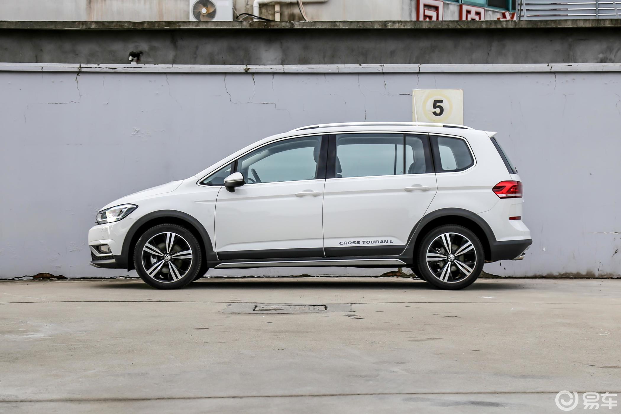 【途安l2018款280tsi 双离合 拓界版 7座 国v正侧车头向左水平汽车