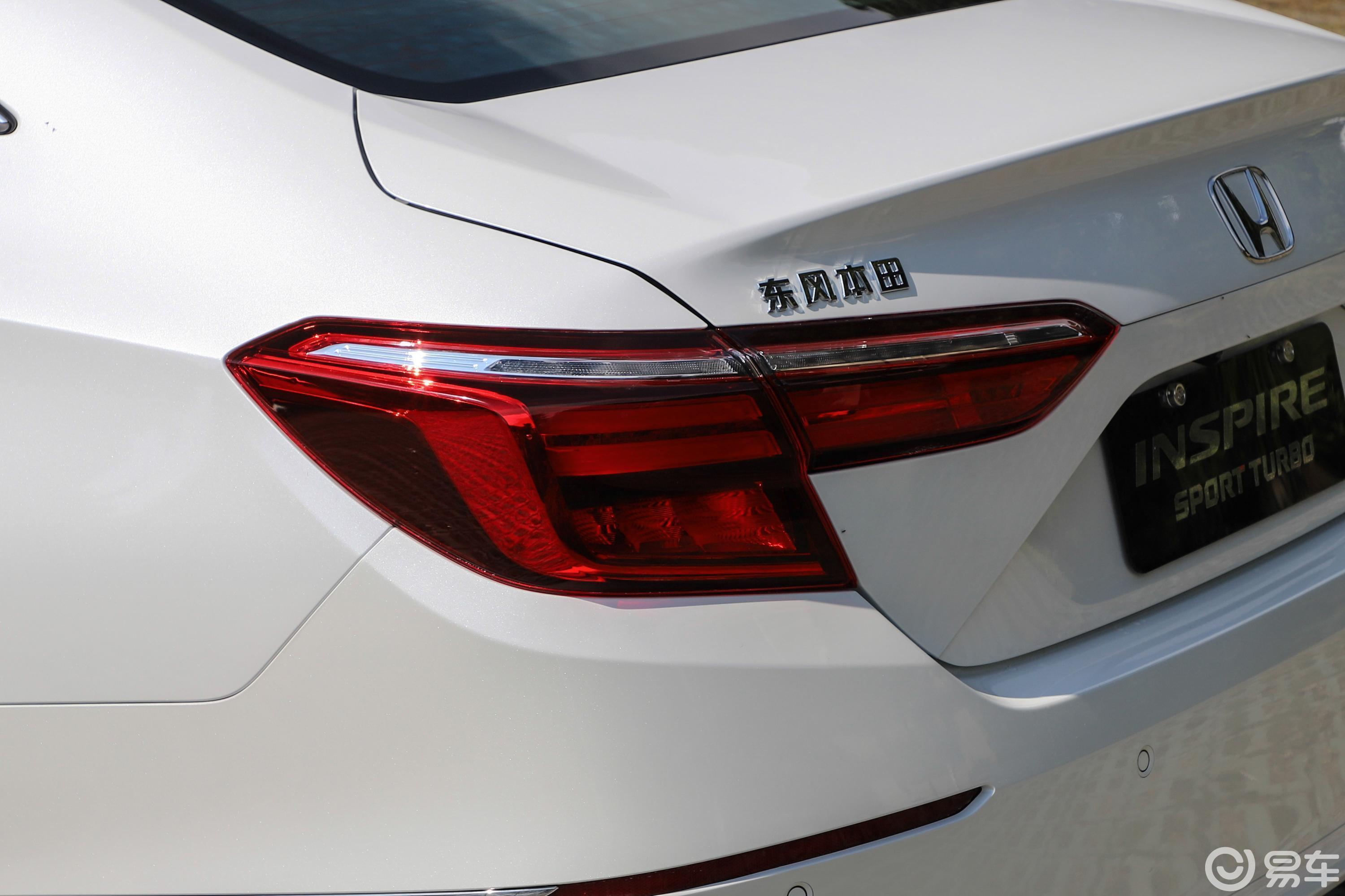 【inspire2019款260turbo cvt 精耀版 国v尾灯侧45度俯拍汽车图片