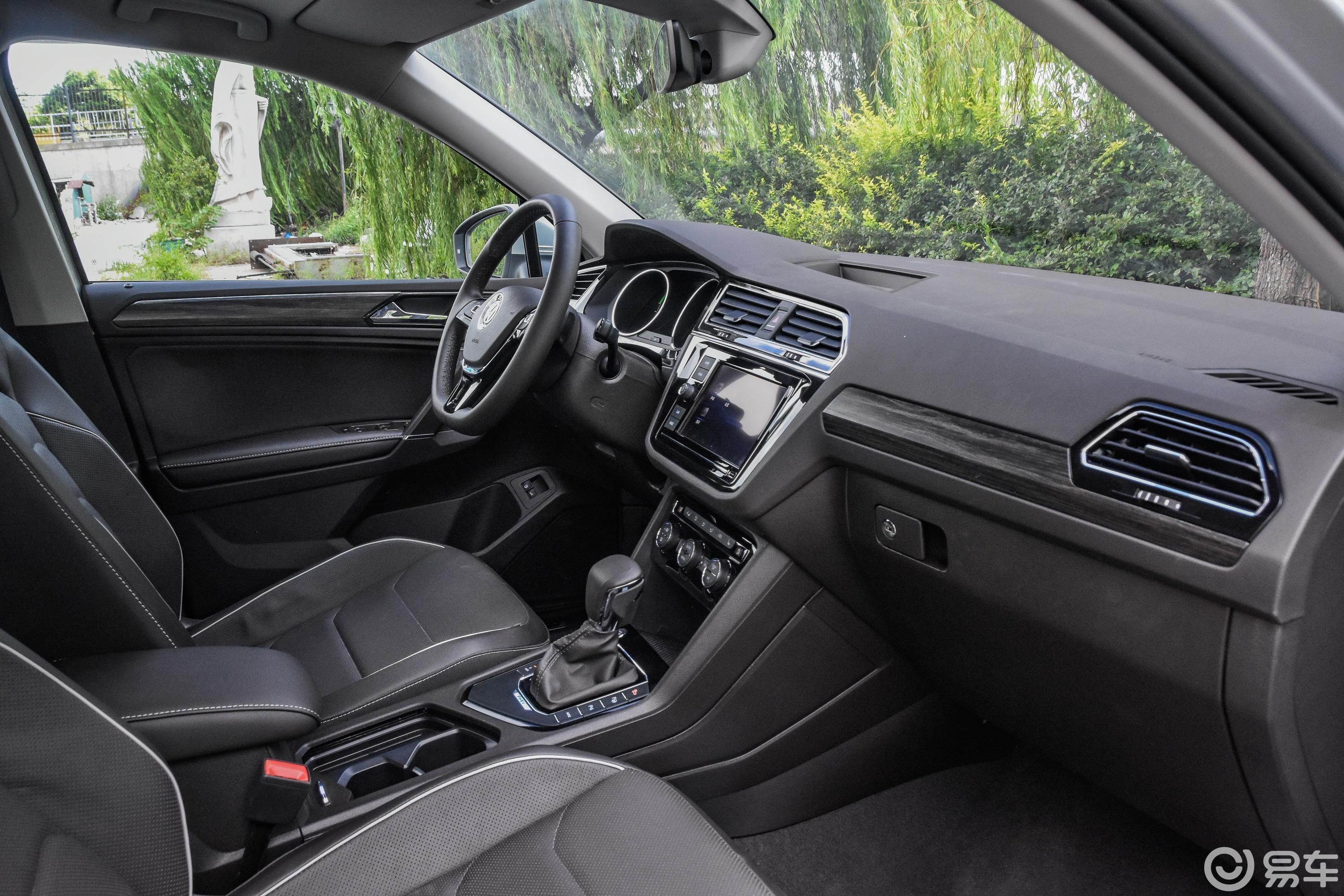 【途观l 插电混动2019款430phev 双离合 旗舰版内饰全景副驾驶员方向