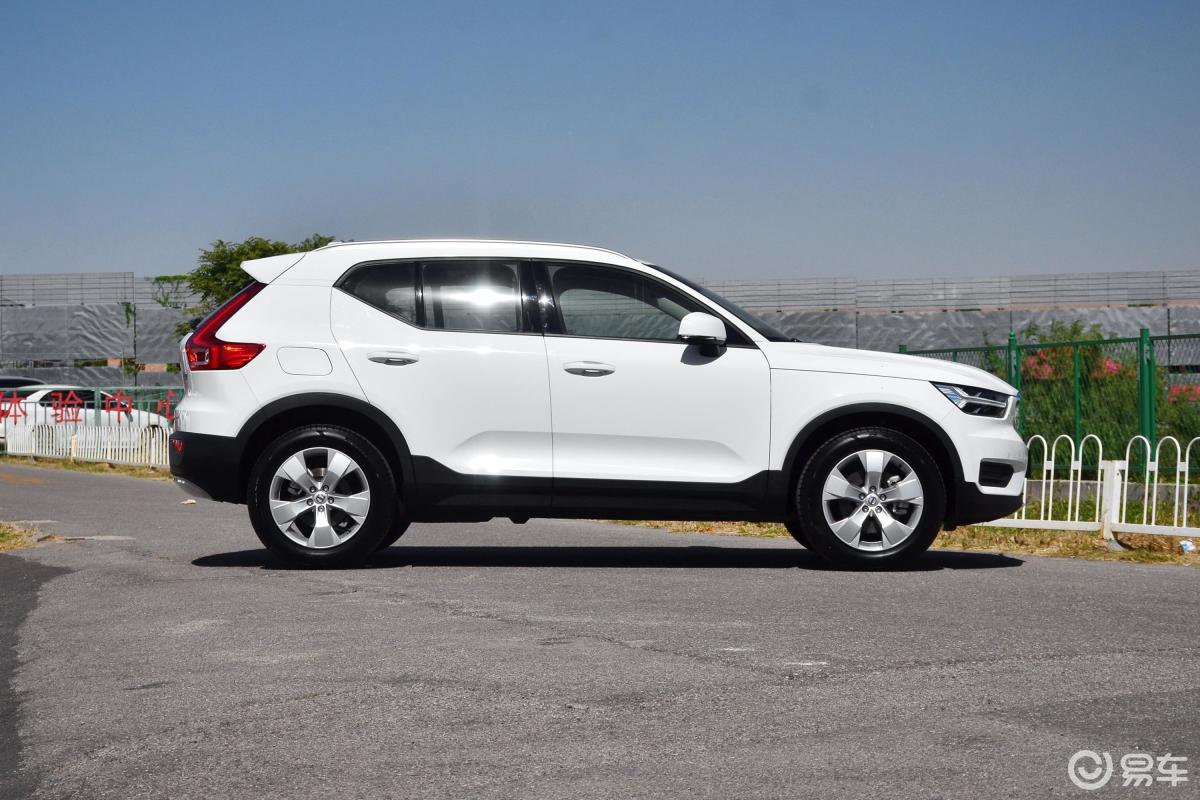 【沃尔沃xc40(进口)2019款t5 四驱运动 日暮水晶白内饰全景正拍汽车