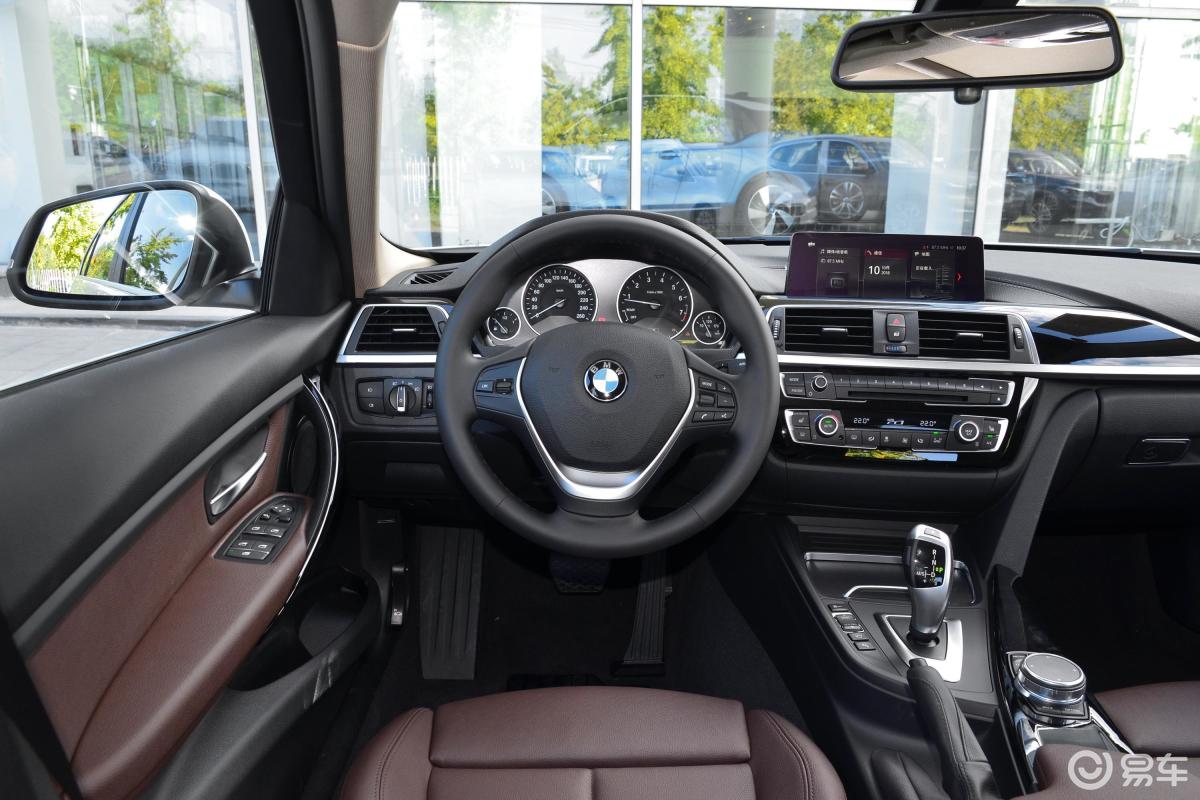 宝马3系  2019款  2022款  2021款  2020款  2019款  2018款  2017 