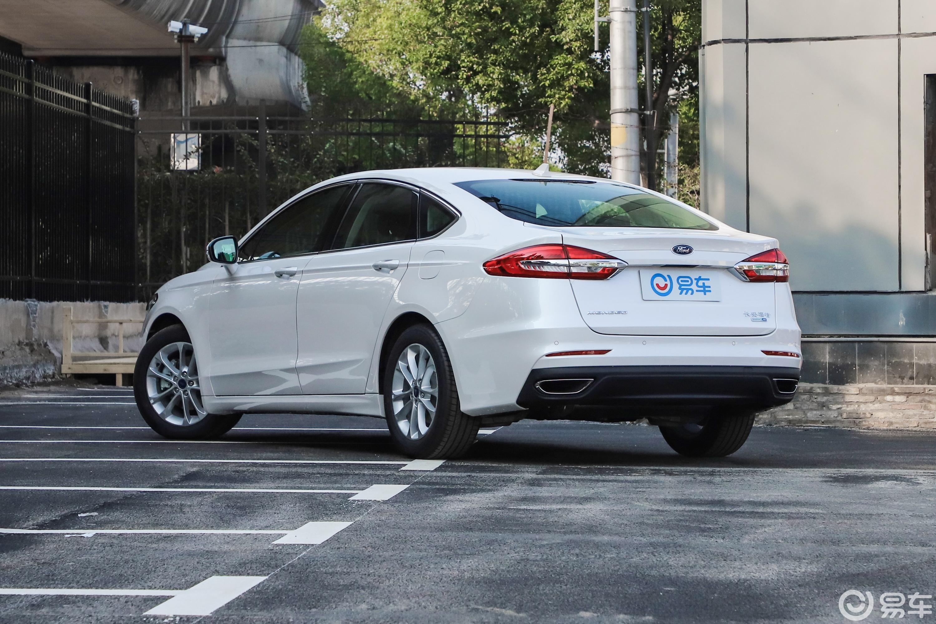 【蒙迪欧2018款ecoboost 180 智控时尚型 国v侧后45度车头向左水平