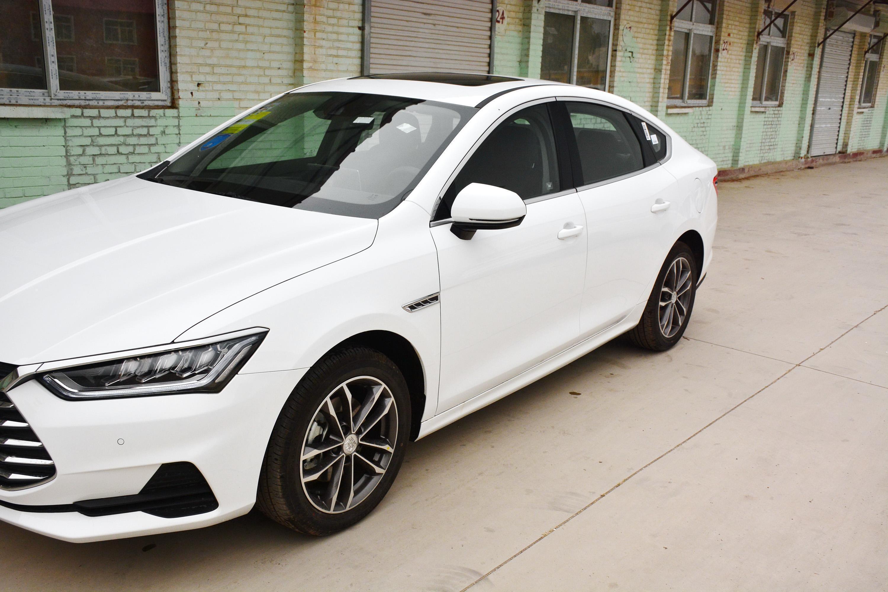 到店实拍比亚迪秦pro超越版最高优惠9千顶配最划算