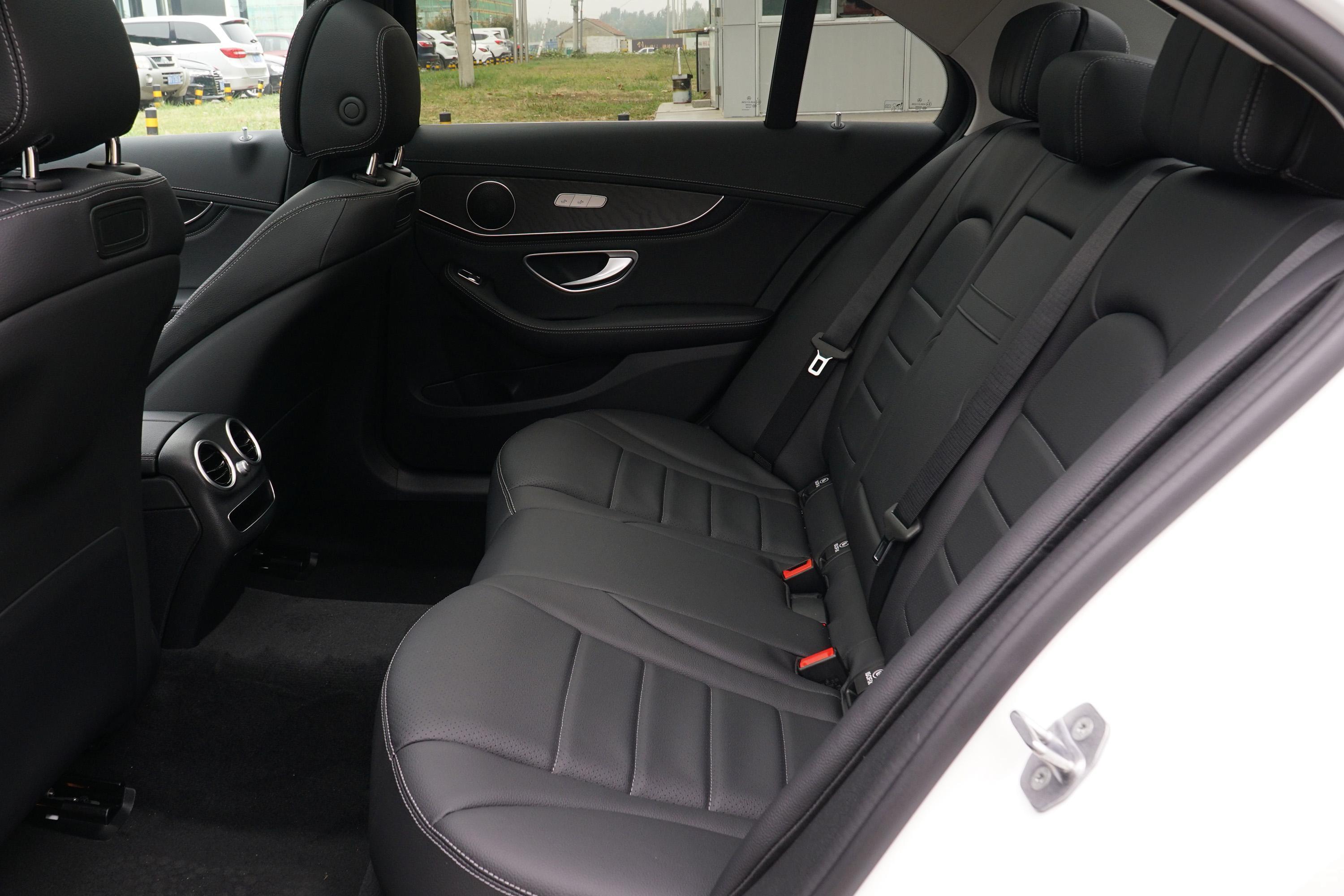 【奔驰c级2019款c 260 运动版后排座椅汽车图片-汽车图片大全】-易车