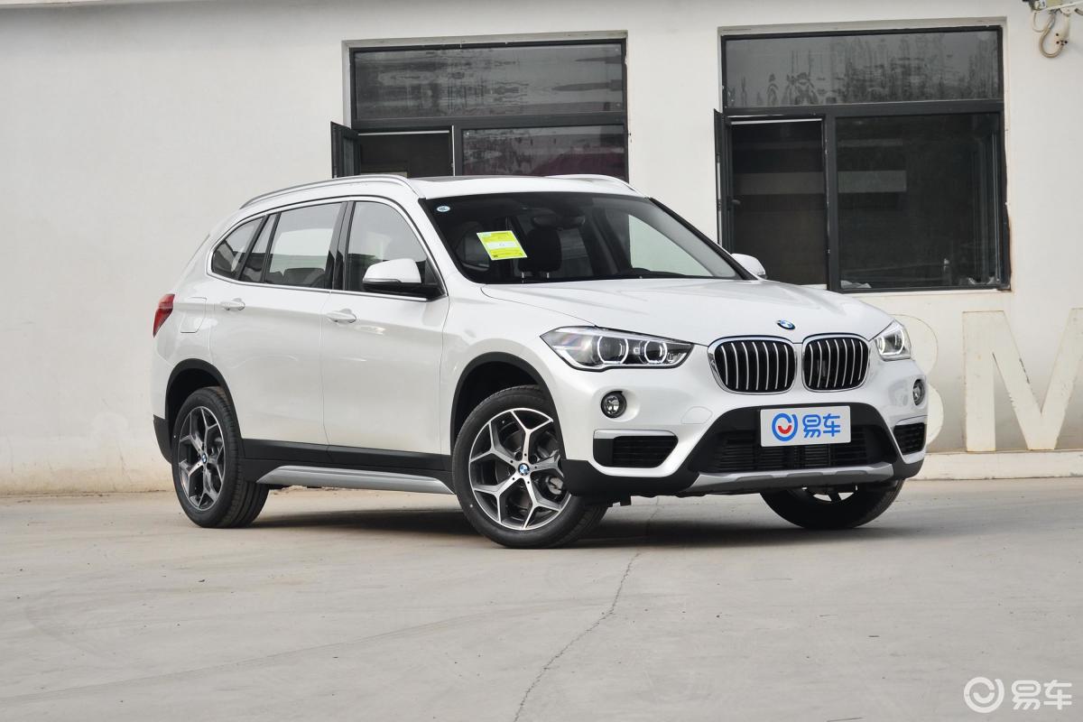 【宝马x12019款xdrive20li 尊享版侧前45度车头向右水平汽车图片-汽车