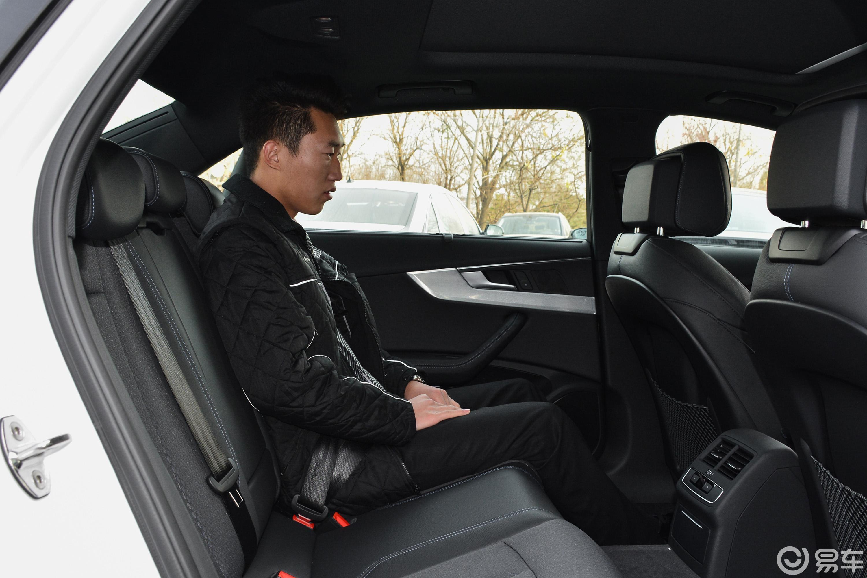 【奥迪a4l2019款45 tfsi quattro运动版 国v后排空间体验汽车图片