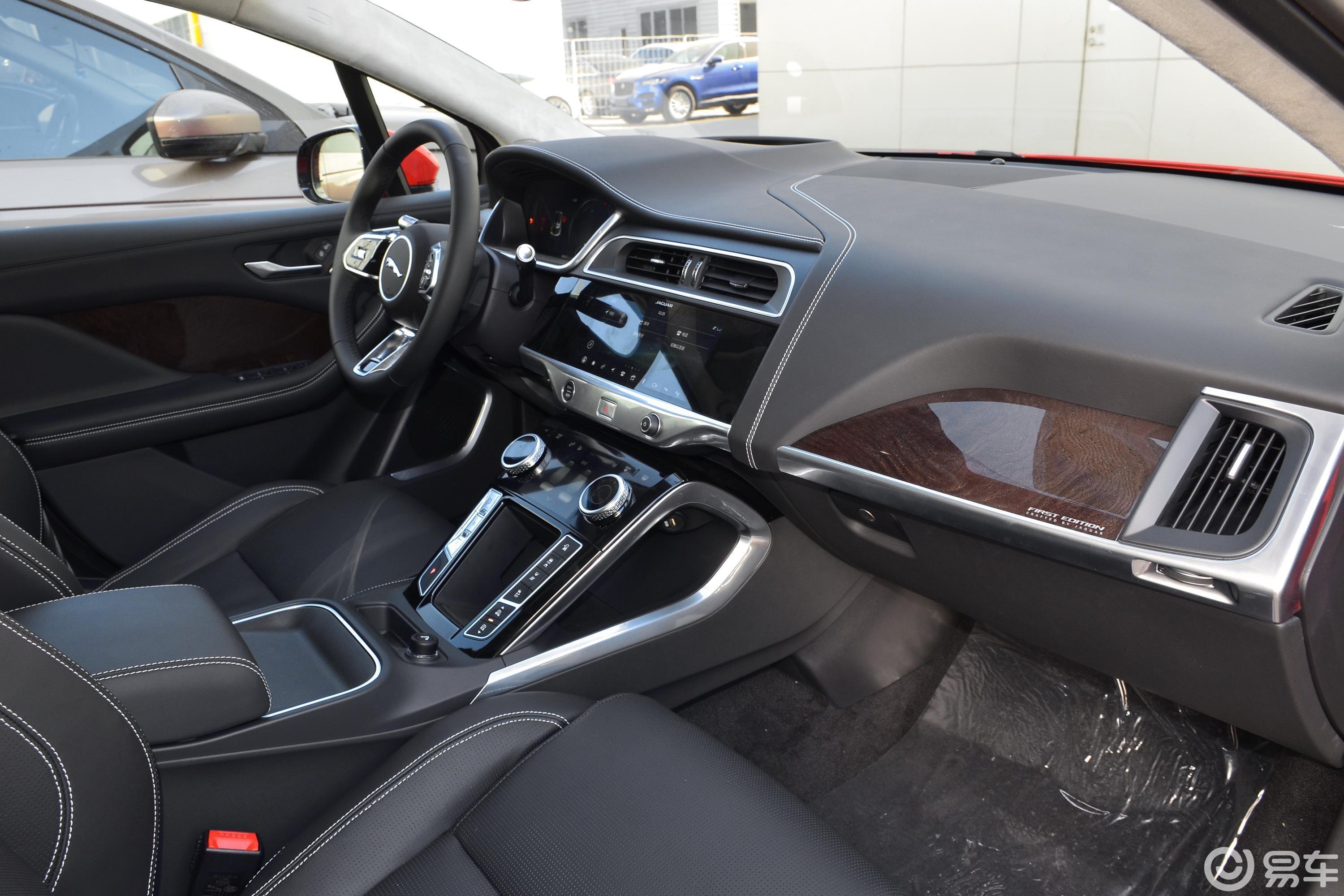 【捷豹i-pace2018款ev400 首发限量版内饰全景副驾驶员方向汽车图片