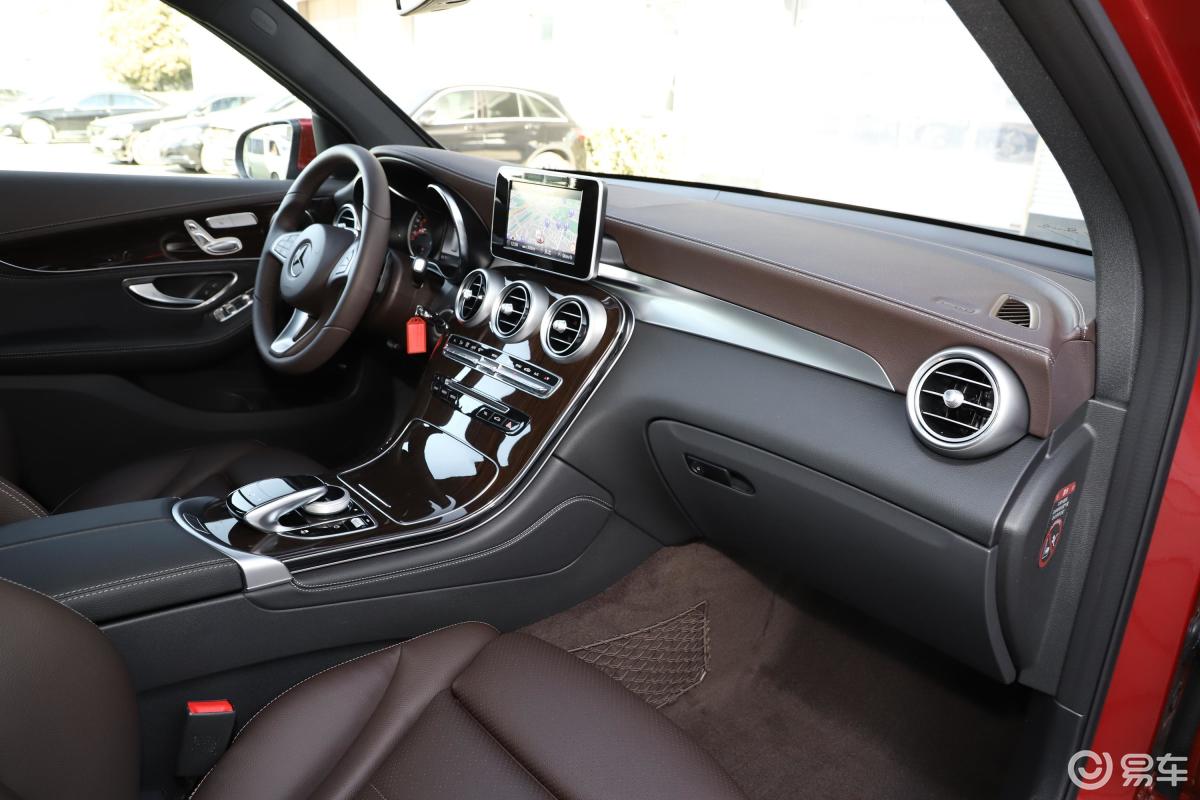 【奔驰glc2019款glc 260 l 4matic 动感版内饰全景副驾驶员方向汽车