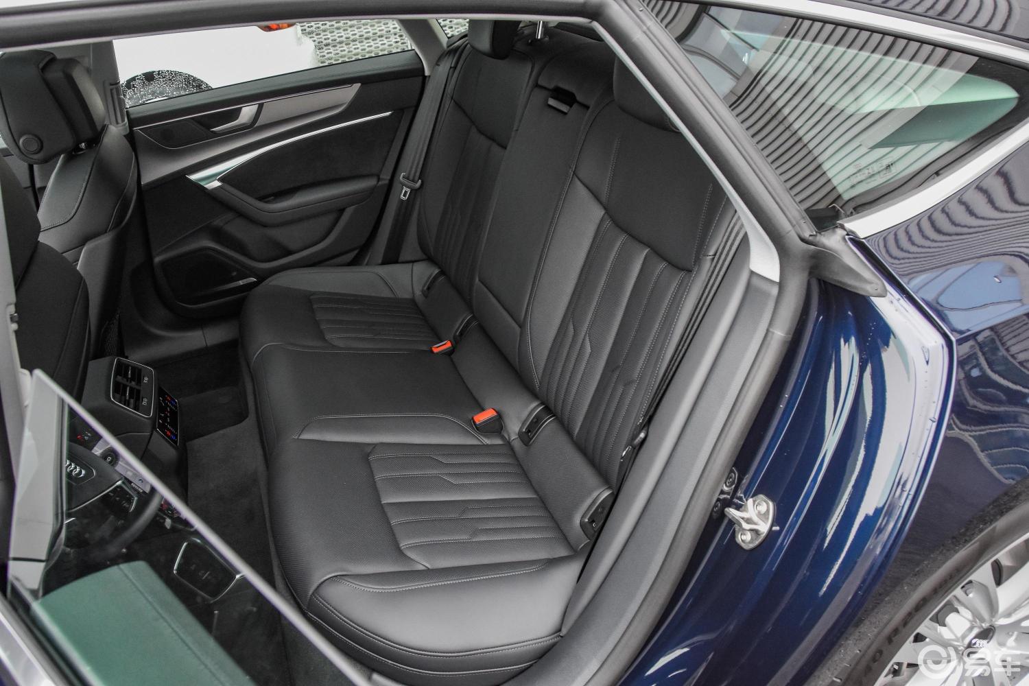 【奥迪a72019款55 tfsi quattro 竞技版后排座椅汽车图片-汽车图片