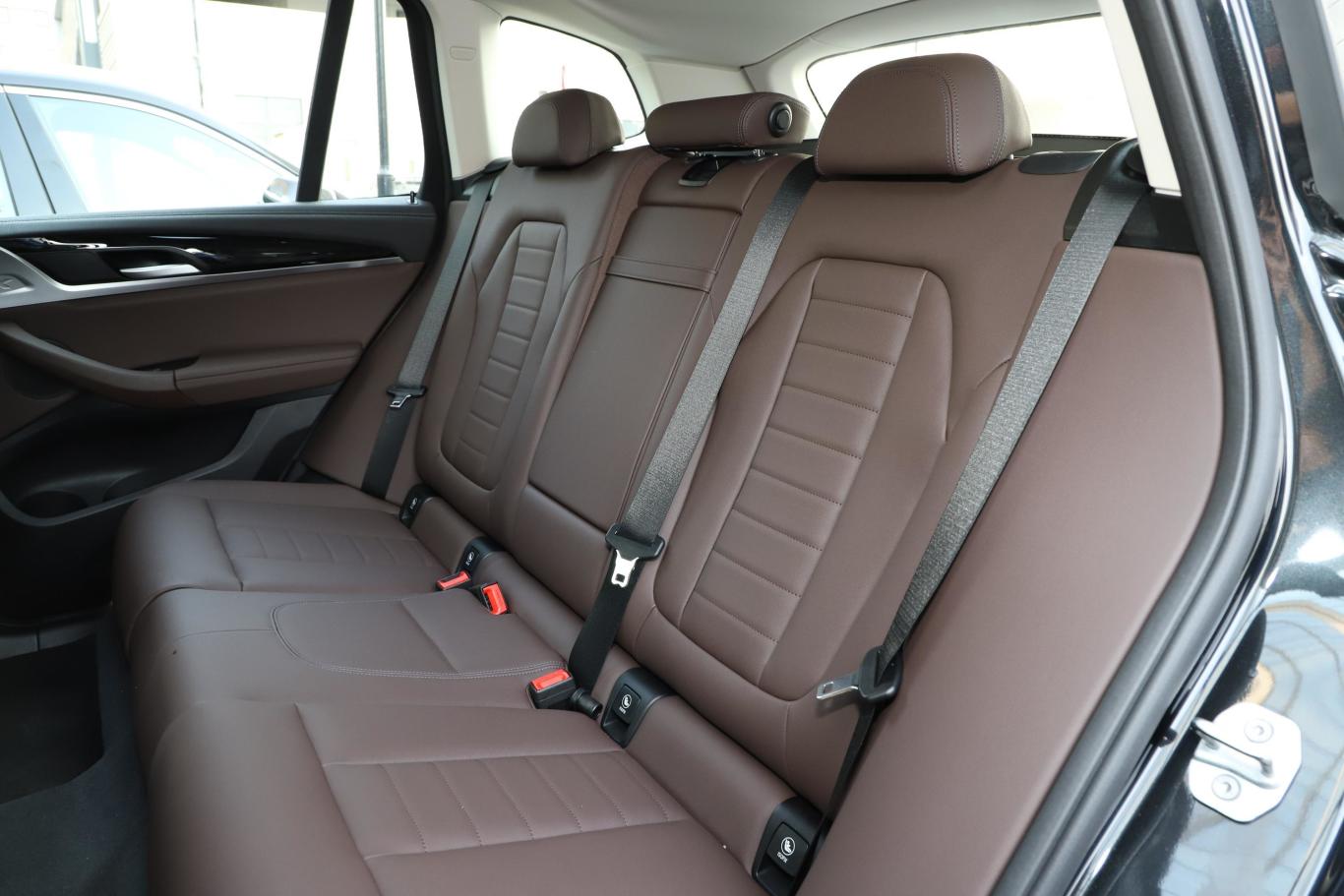 宝马x3xdrive 25i 豪华套装后排座椅