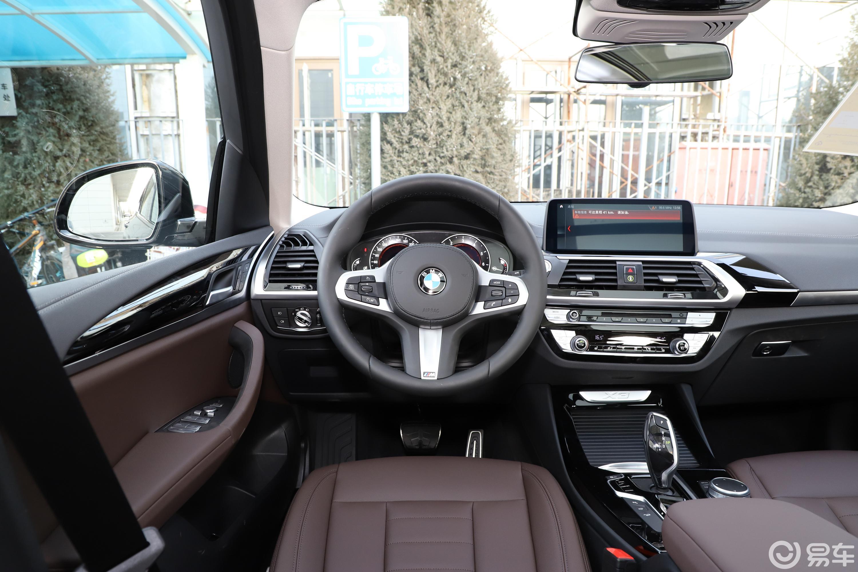 【宝马x32018款xdrive 25i 豪华套装内饰全景正拍汽车图片-汽车图片