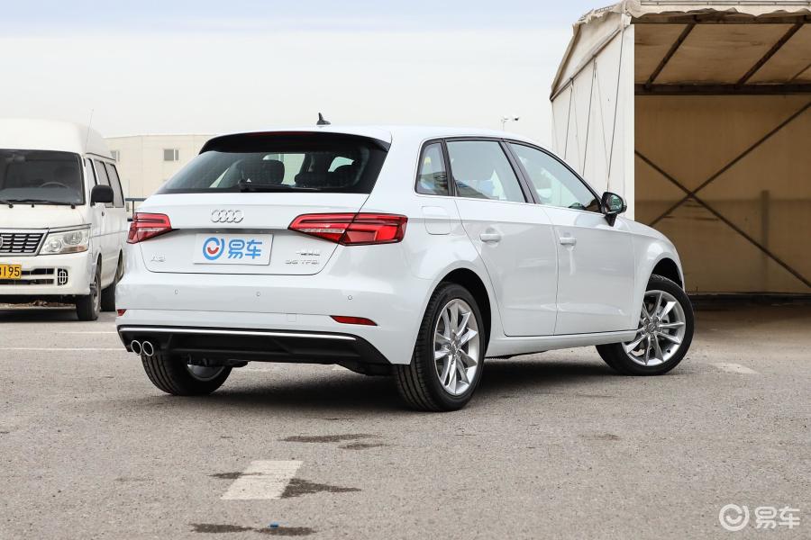 【奥迪a32019款sportback 35tfsi 进取版侧后45度车头向右水平汽车