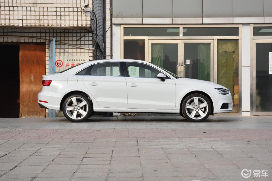 【奥迪a32019款limousine 40tfsi 风尚版正侧车头向右水平汽车图片