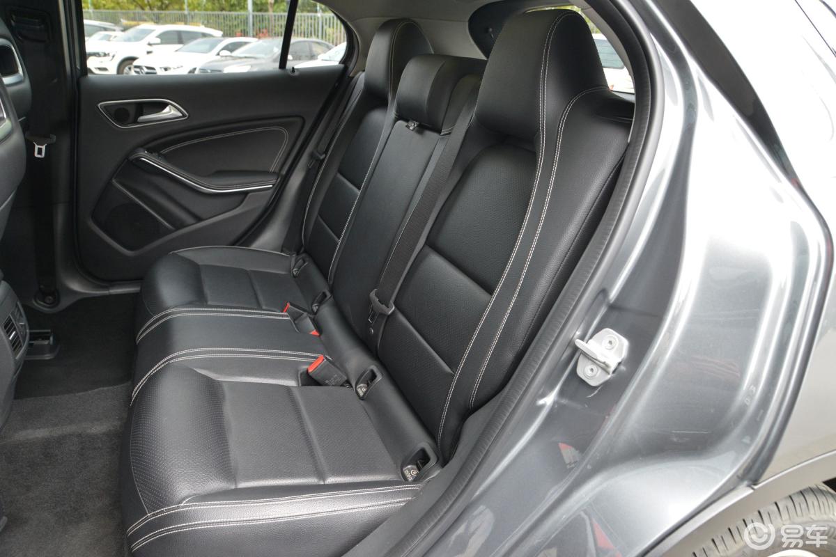 【奔驰gla2018款gla 200 动感版后排座椅汽车图片-汽车图片大全】