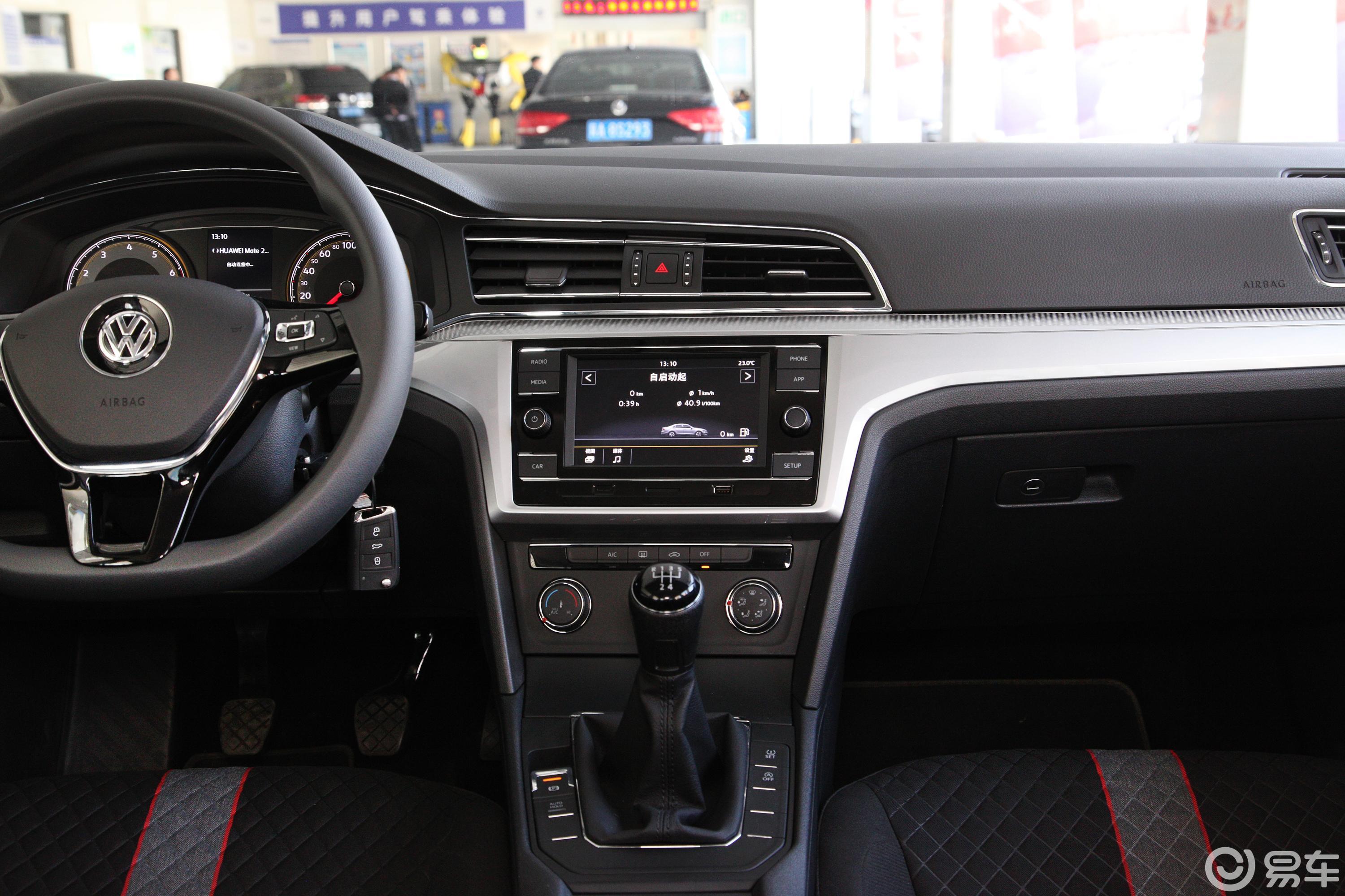 【凌渡2019款230tsi 手动 风尚版 国v内饰全景正拍汽车图片-汽车图片