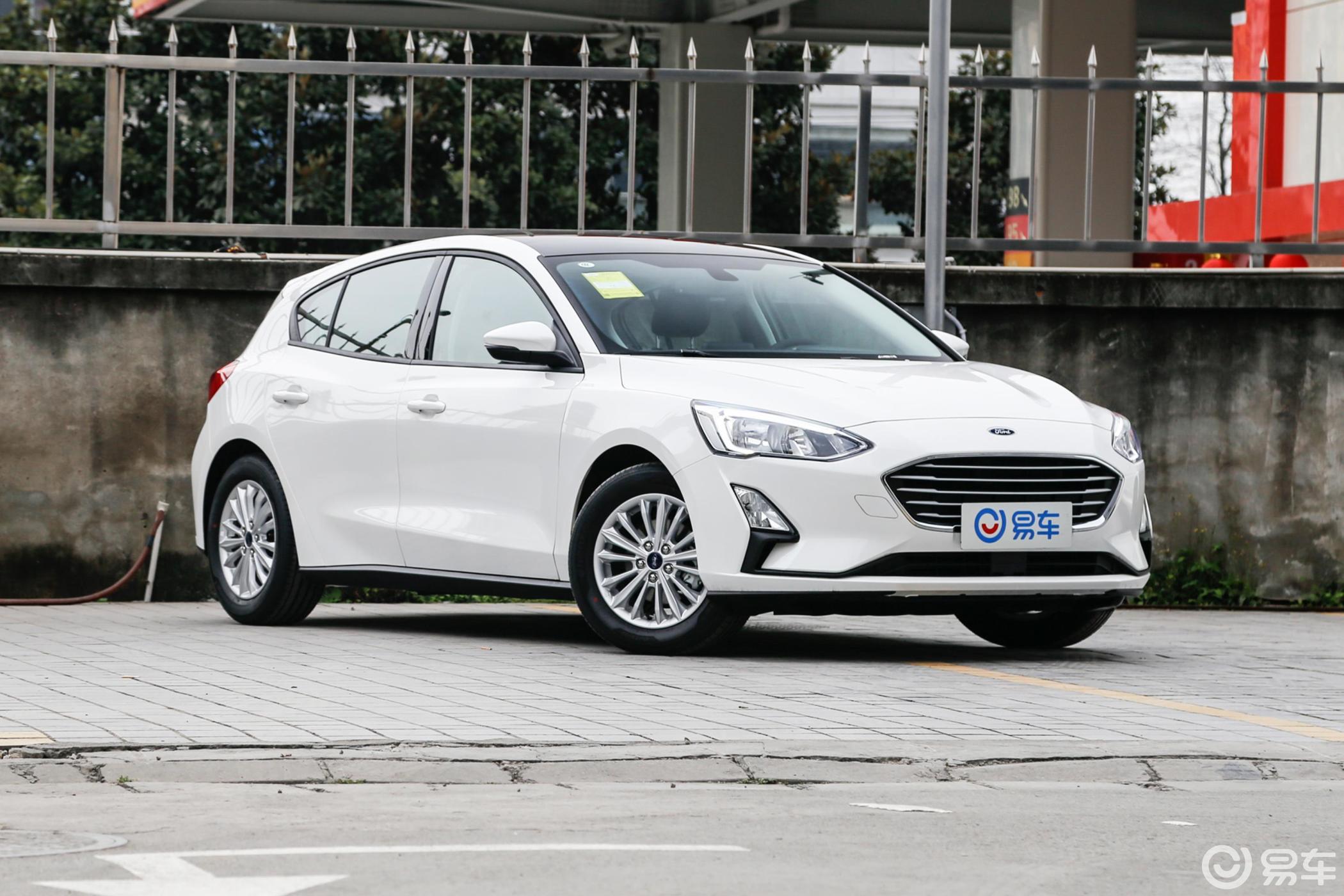 【福克斯2019款两厢 ecoboost125 自动 锋潮版 国v侧前45度车头向右