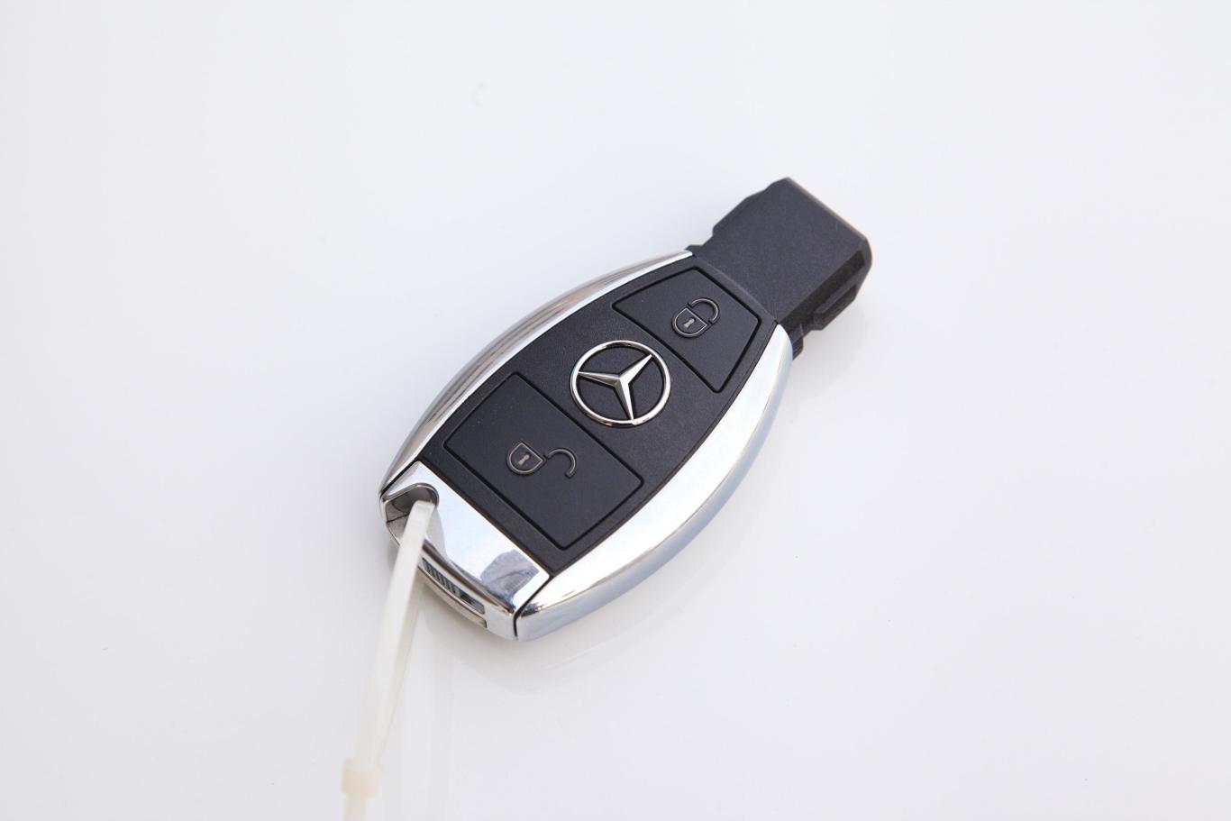 奔驰glagla 220 4matic 运动版钥匙正面